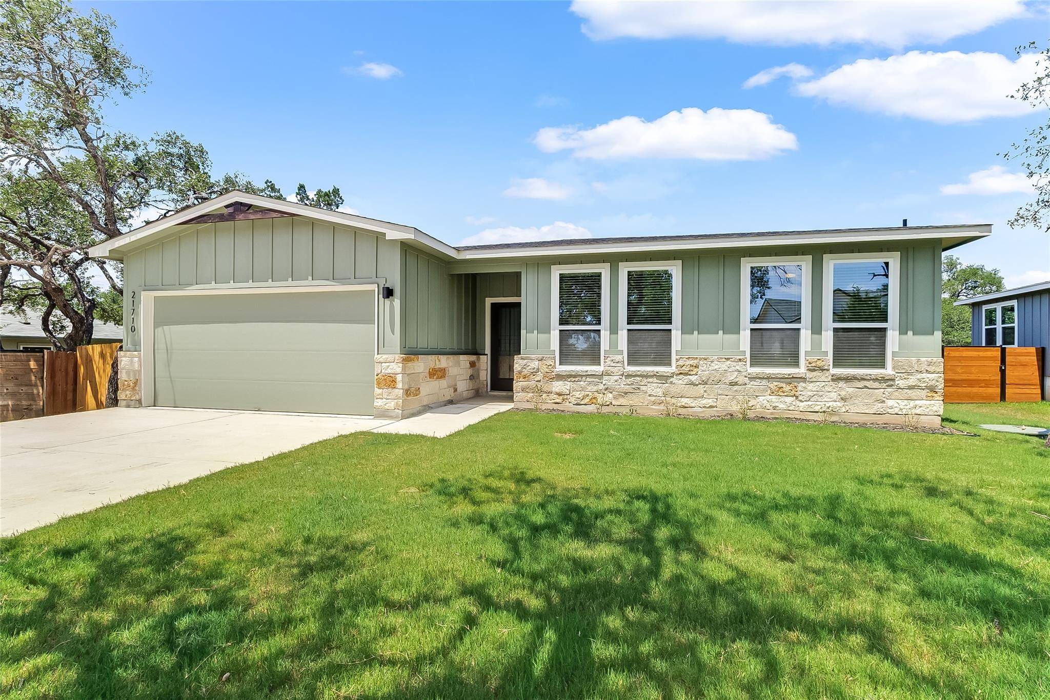 Lago Vista, TX 78645,21710 Patton DR