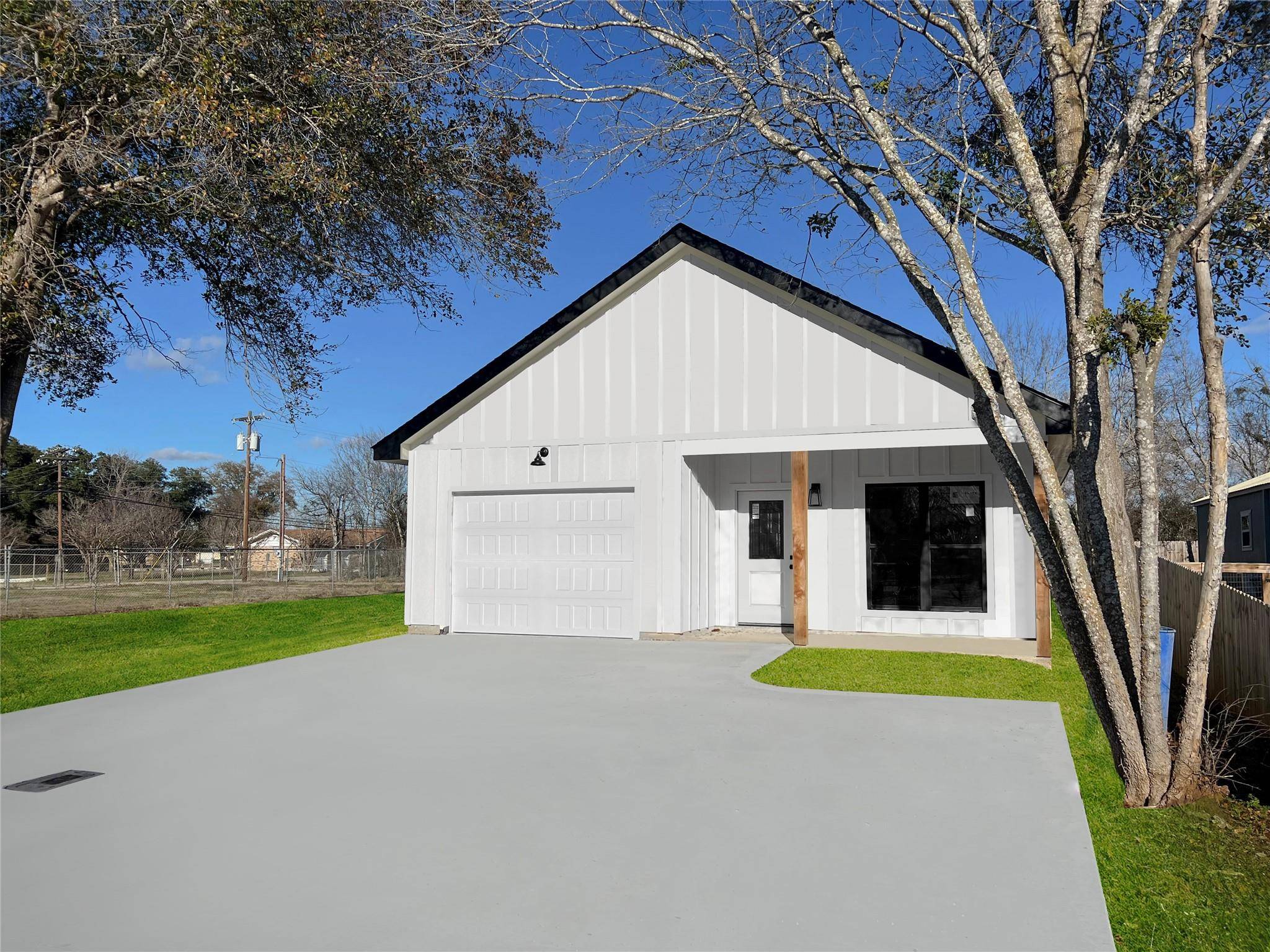 Lexington, TX 78947,740 Burns ST