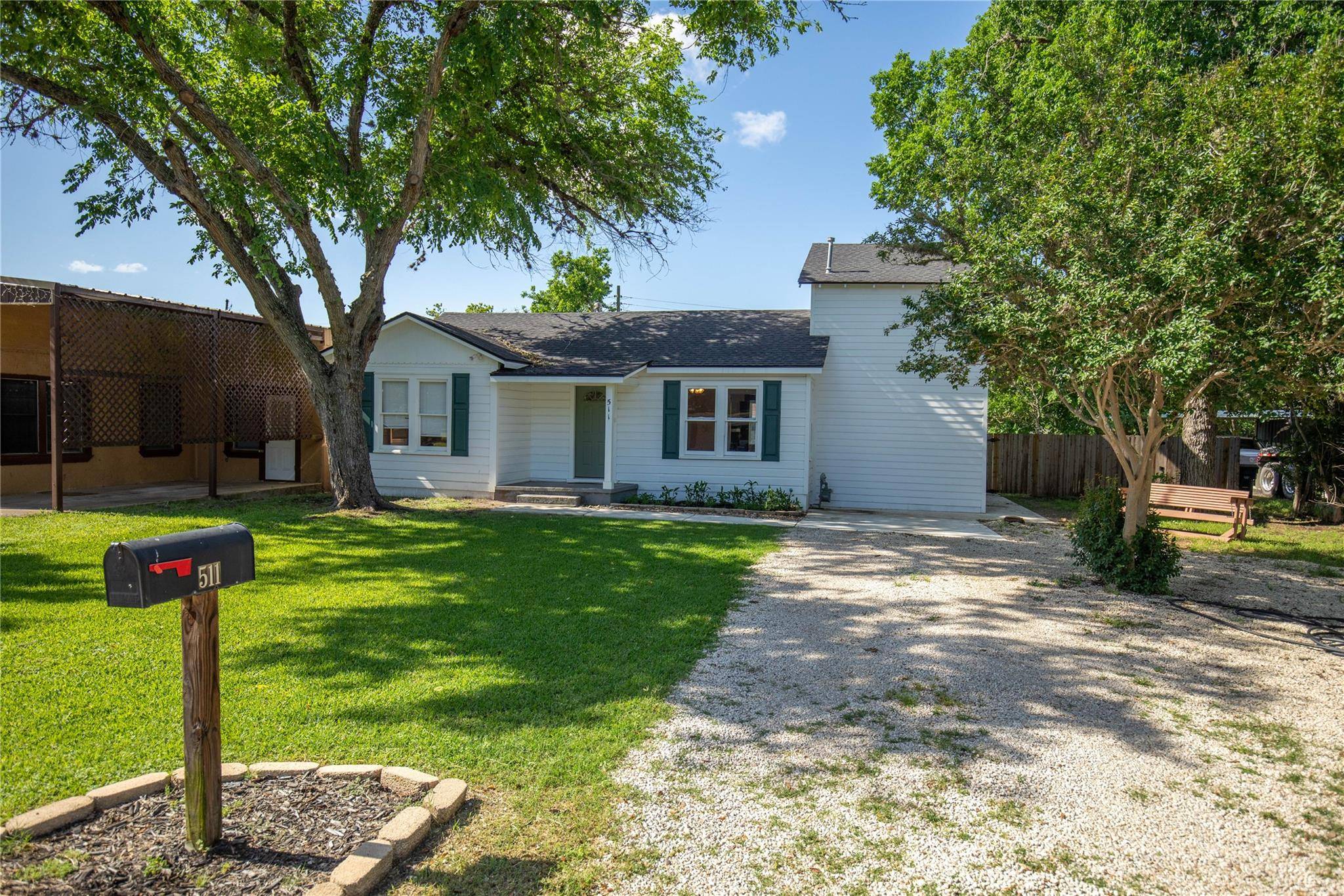 Cuero, TX 77954,511 Third ST