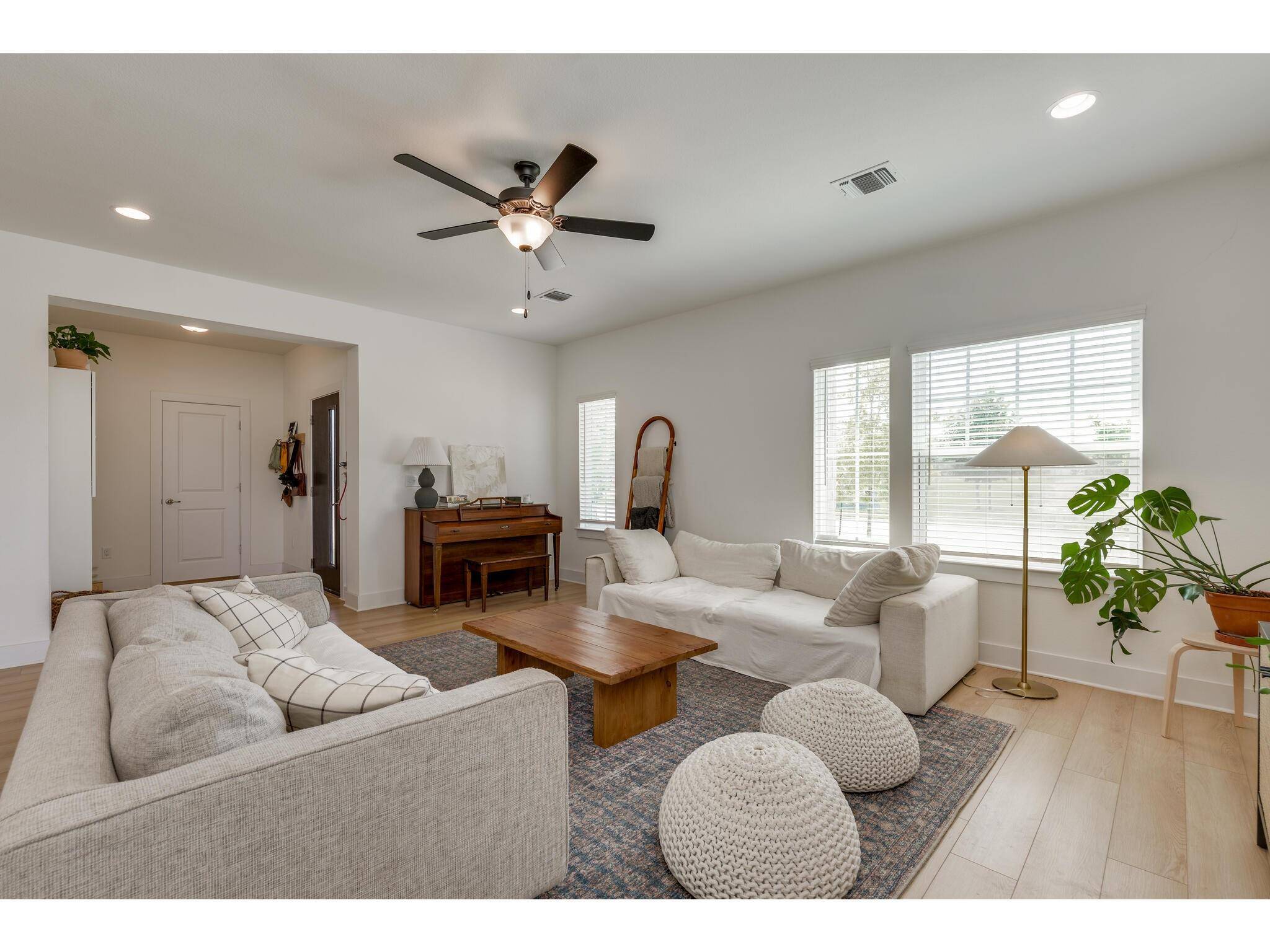 Austin, TX 78744,8801 Looksee LN