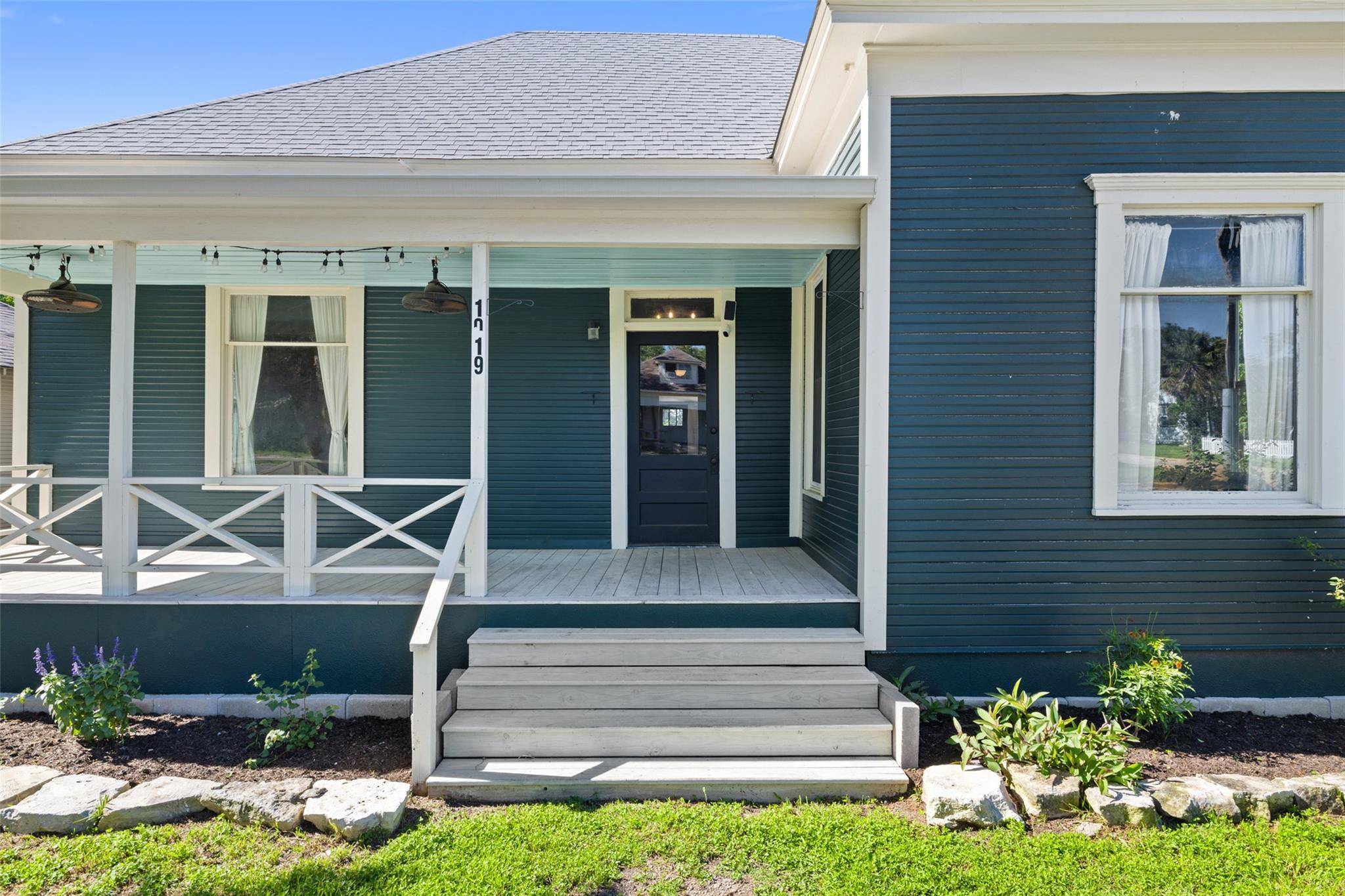 Taylor, TX 76574,1019 W 4th ST