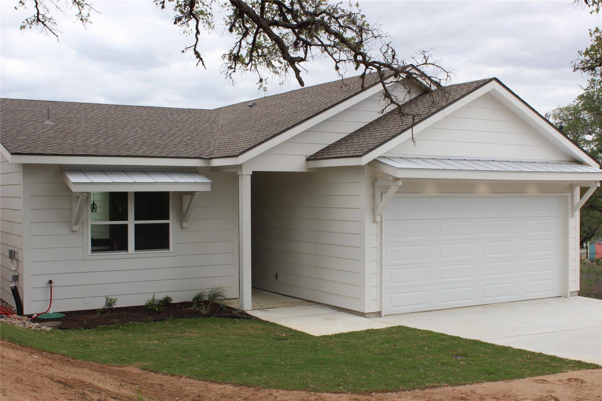 Cottonwood Shores, TX 78657,830 Oak LN