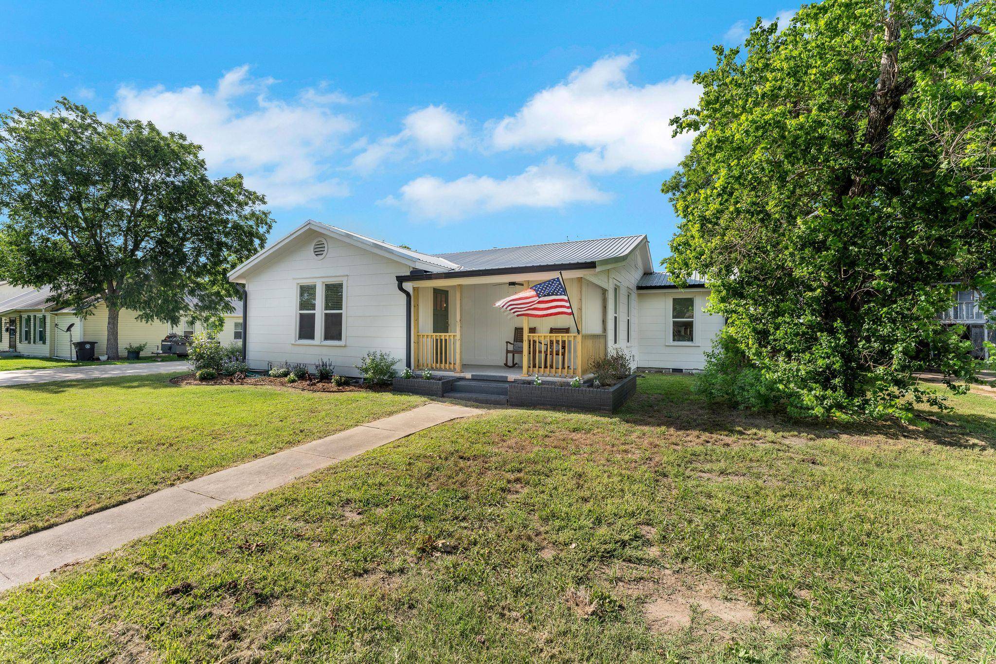 Schulenburg, TX 78956,215 Paulus ST