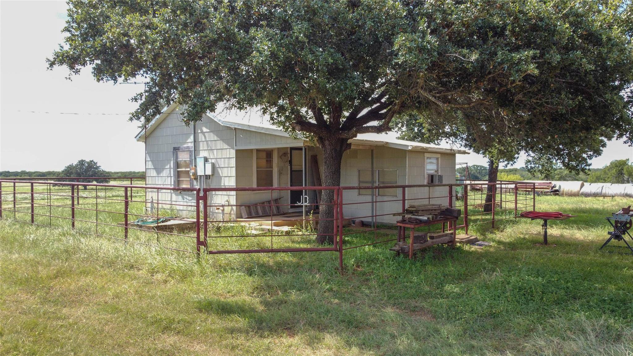 Jourdanton, TX 78026,000 BLUNTZER RD