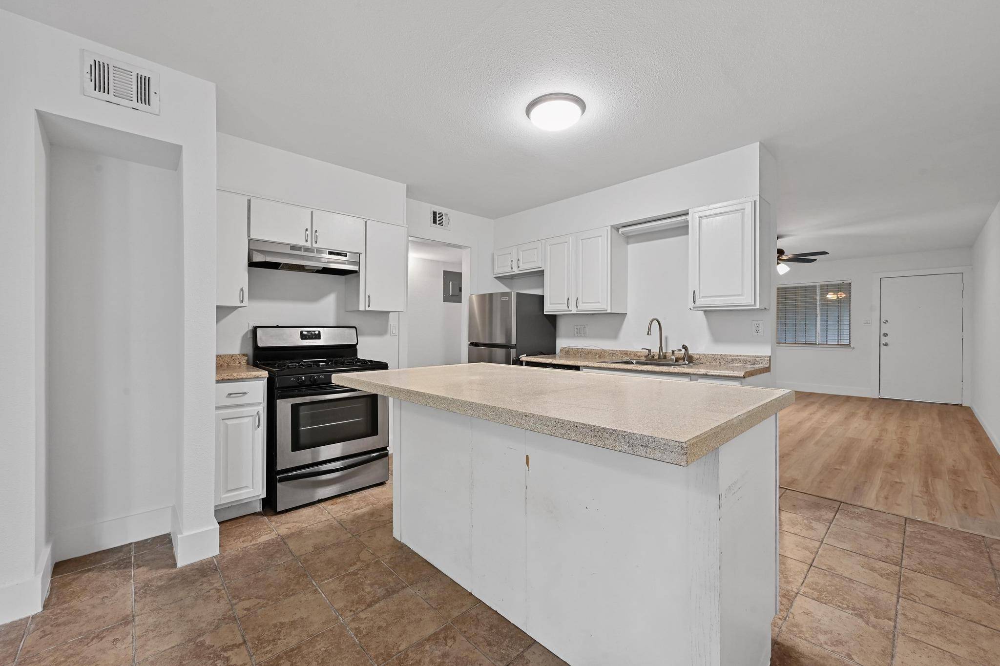 Austin, TX 78704,2303 E Side DR #102