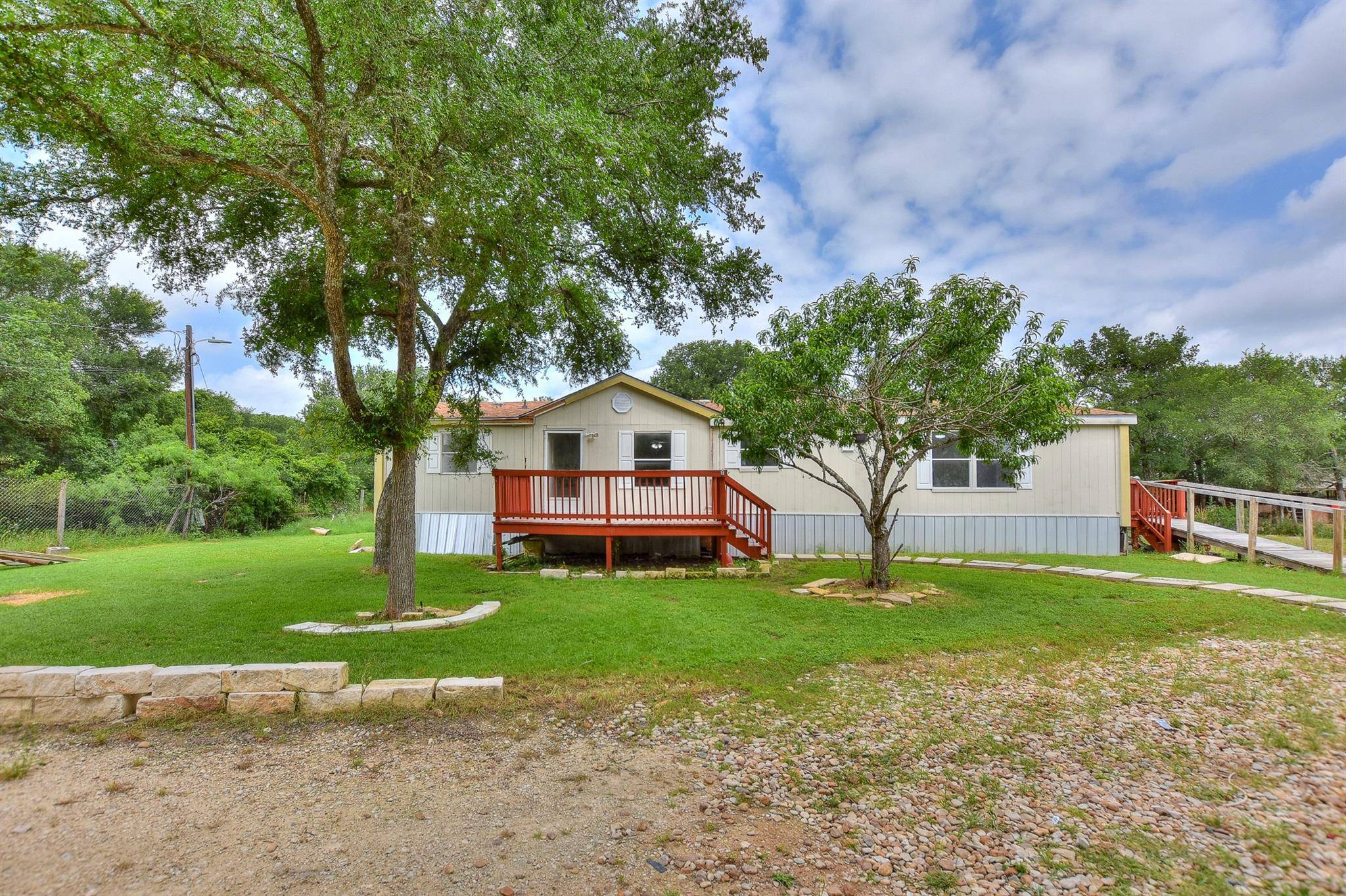 Dale, TX 78616,108 Forest Bend