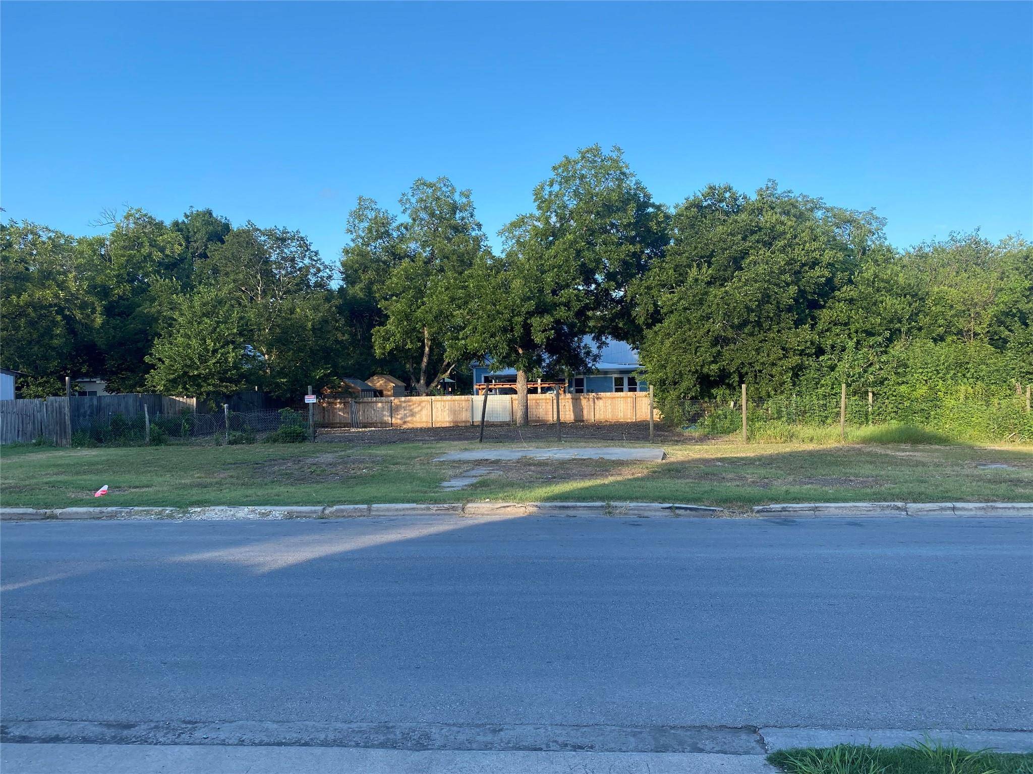 Lockhart, TX 78644,138 Elm ST