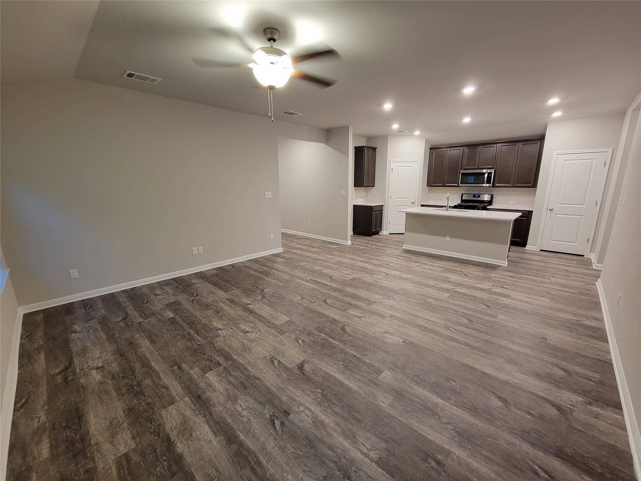 Hutto, TX 78634,910 Main ST