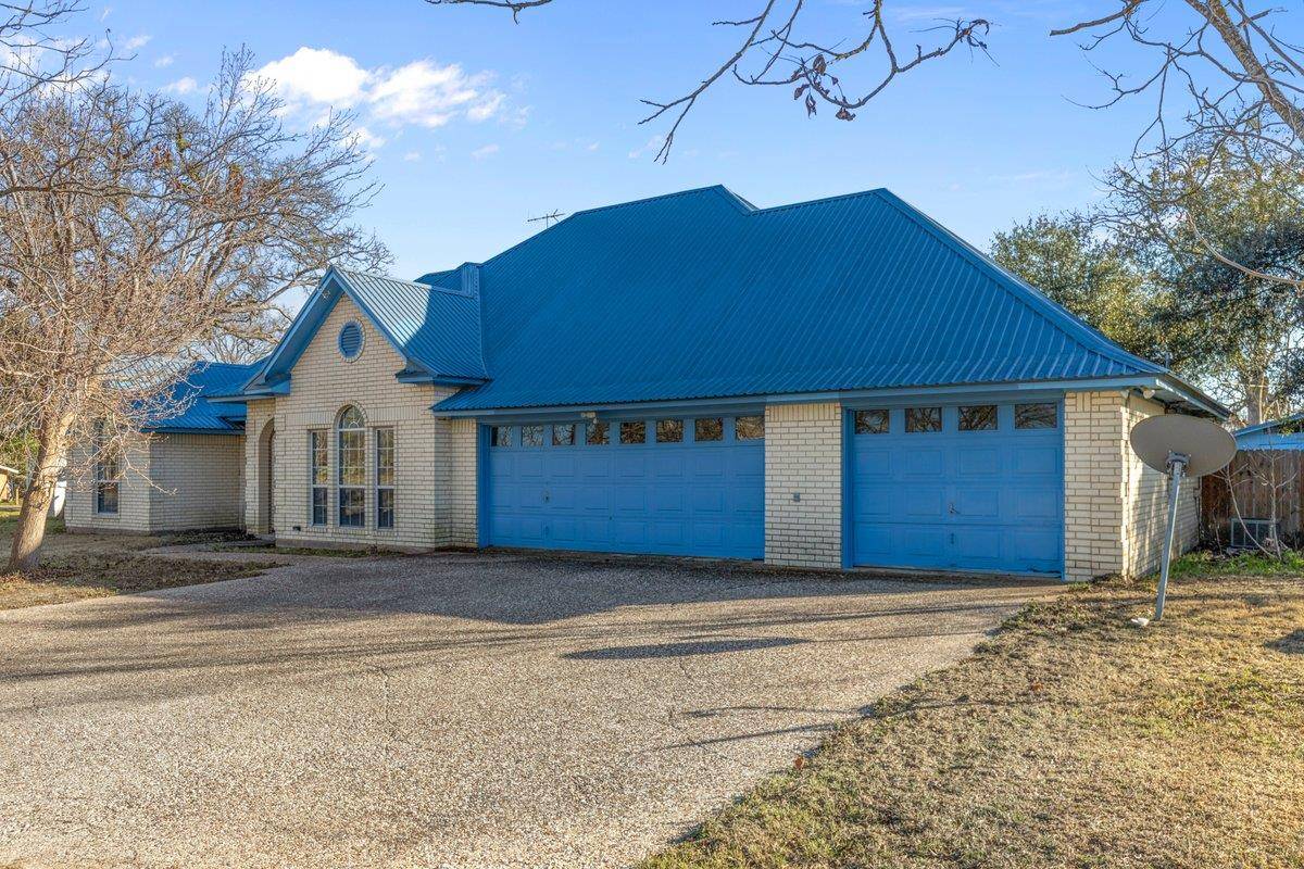 Bartlett, TX 76511,700 W Pietzsch ST
