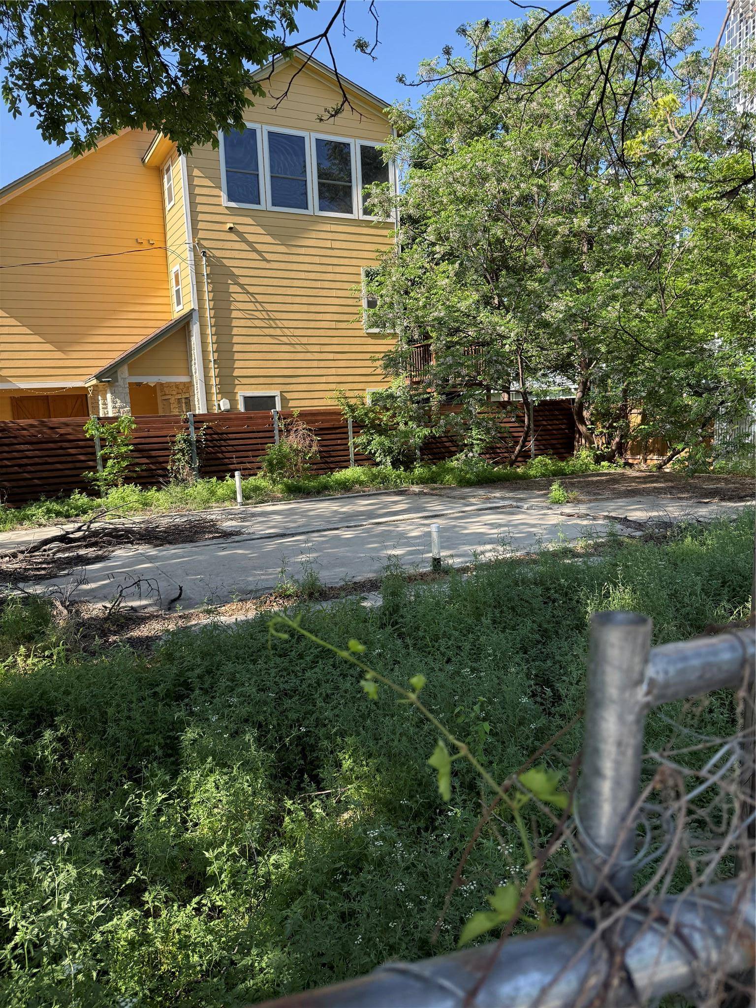 Austin, TX 78702,911 E 3rd ST