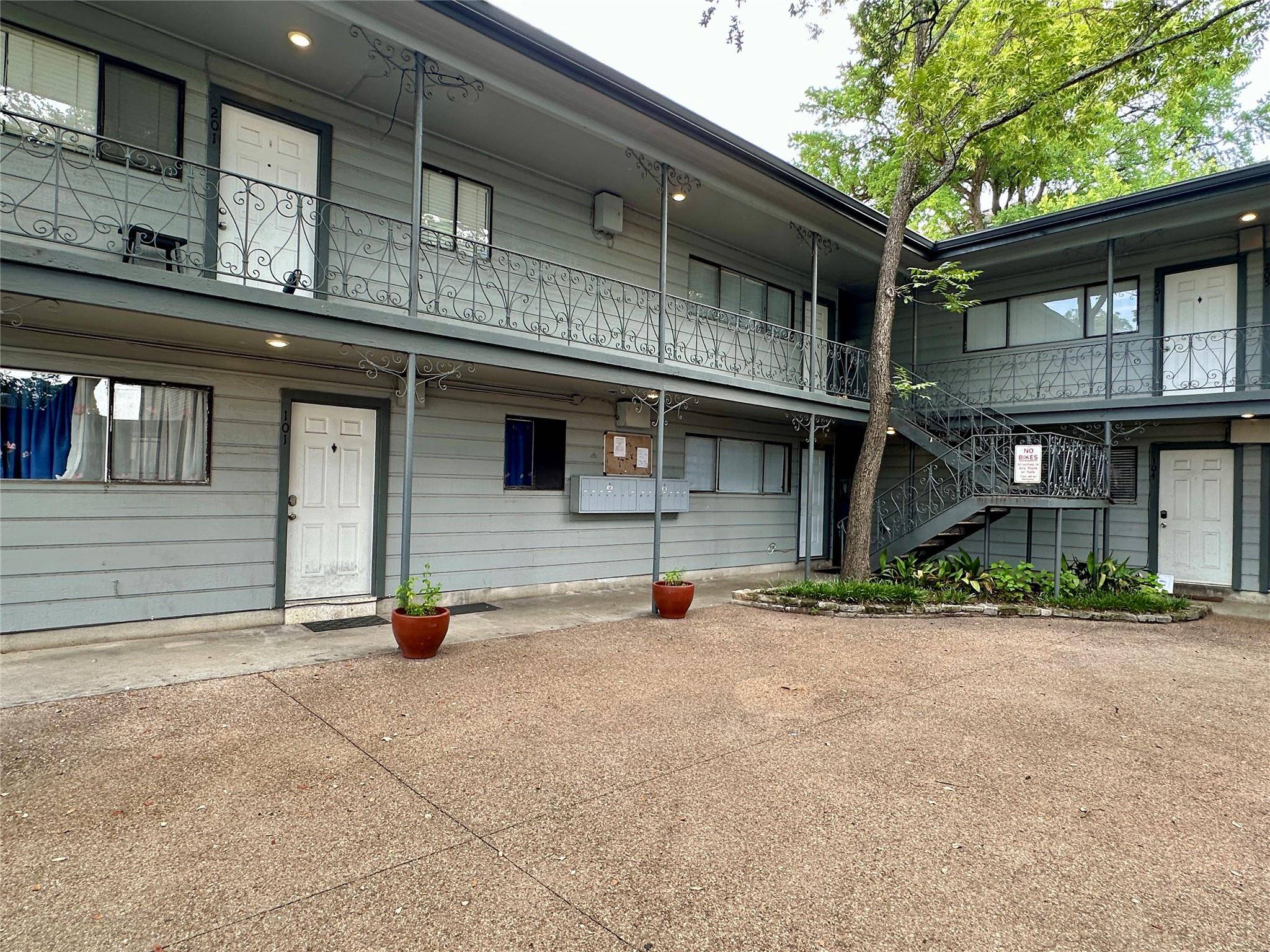 Austin, TX 78705,803 W 28th ST #106