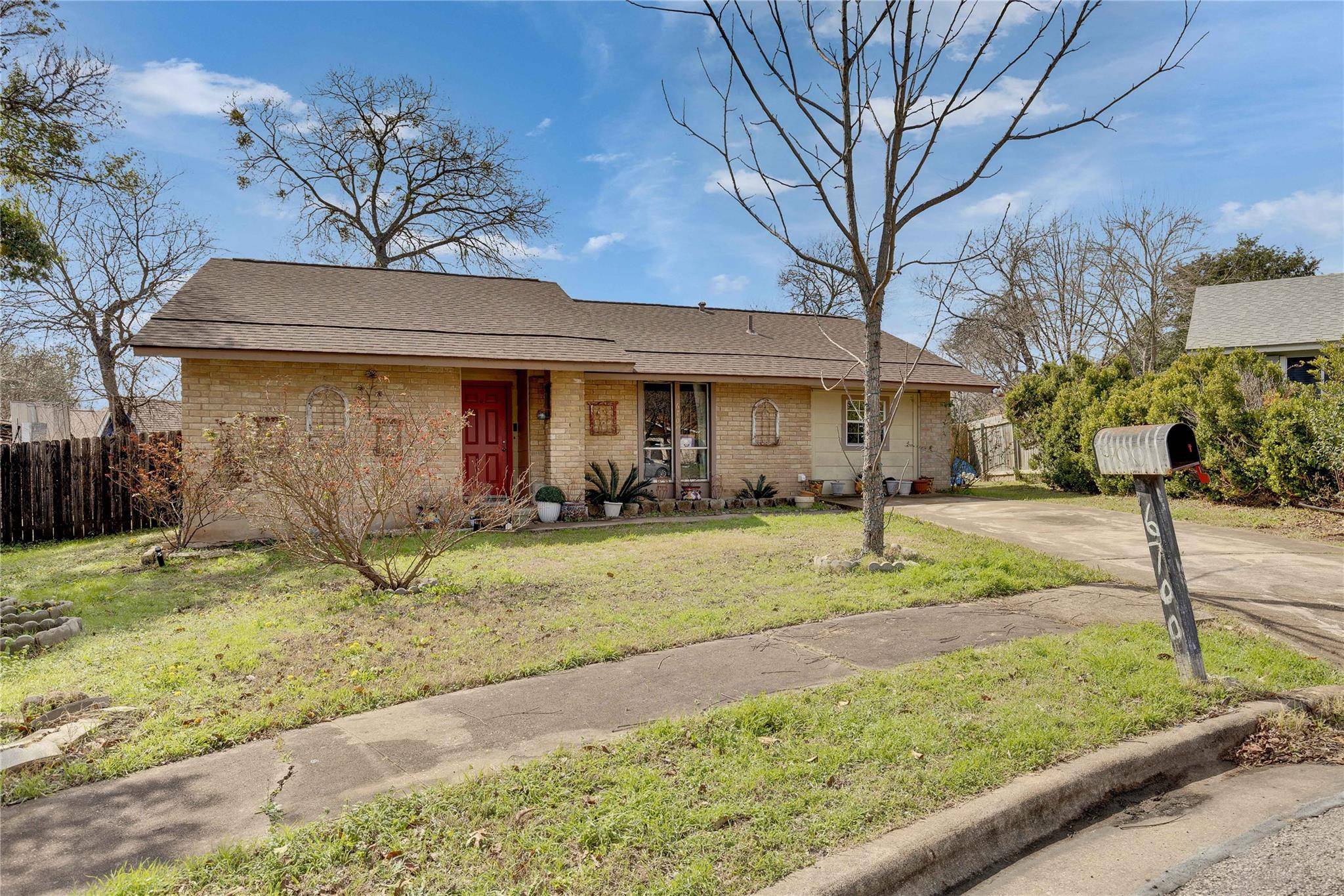 Austin, TX 78744,6700 Rockridge CT