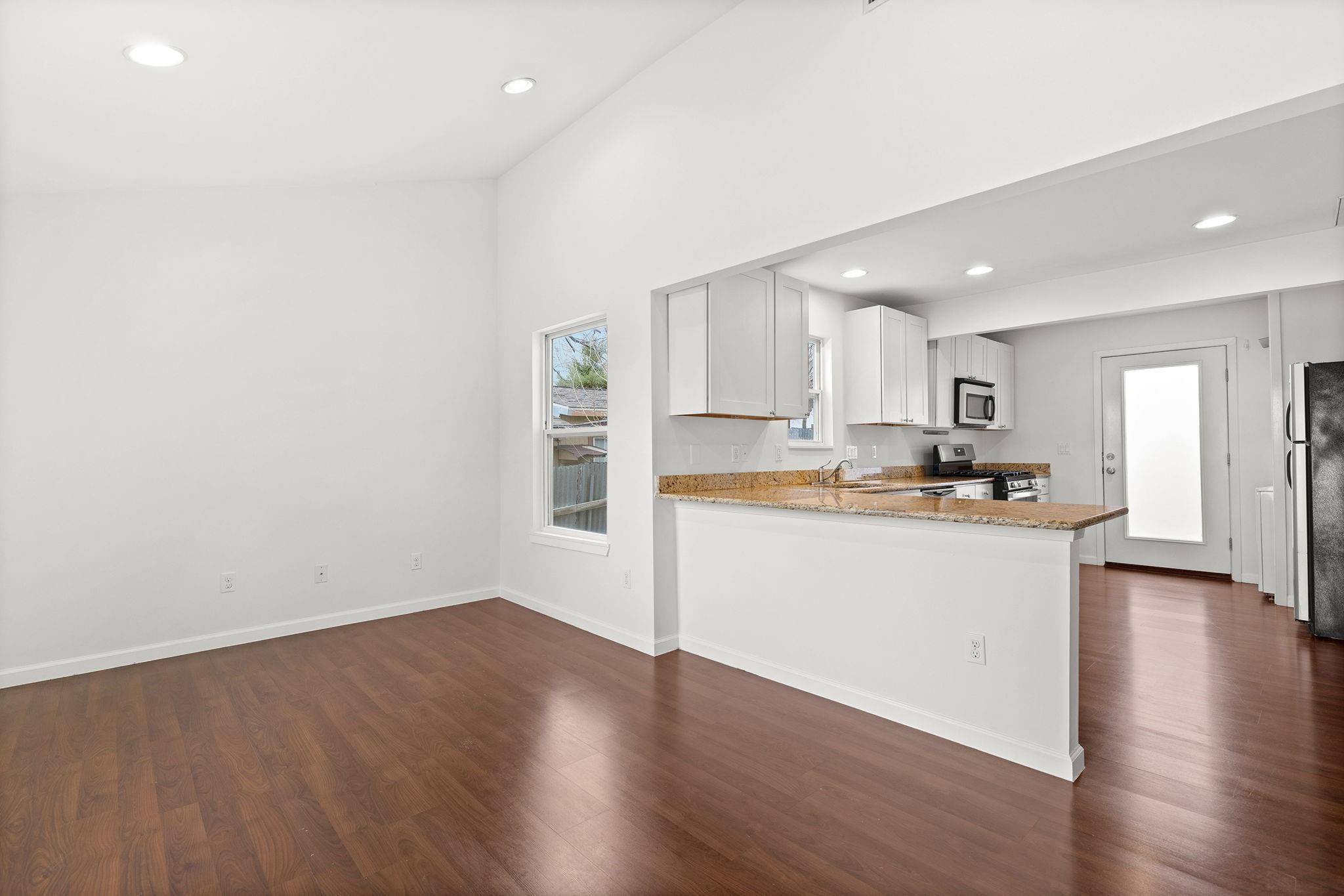 Austin, TX 78702,2101 E 10th ST