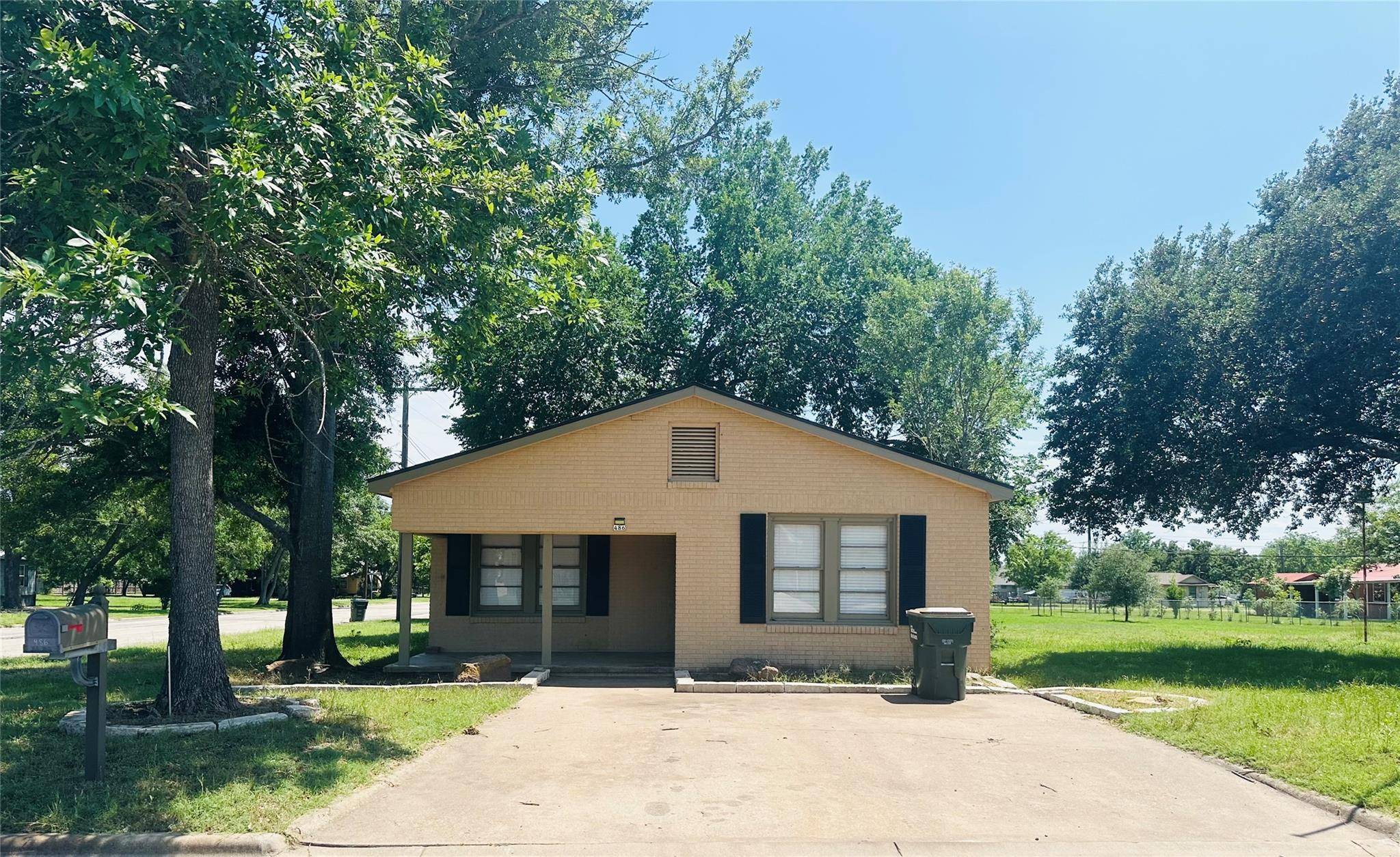 Giddings, TX 78942,486 E Galveston ST