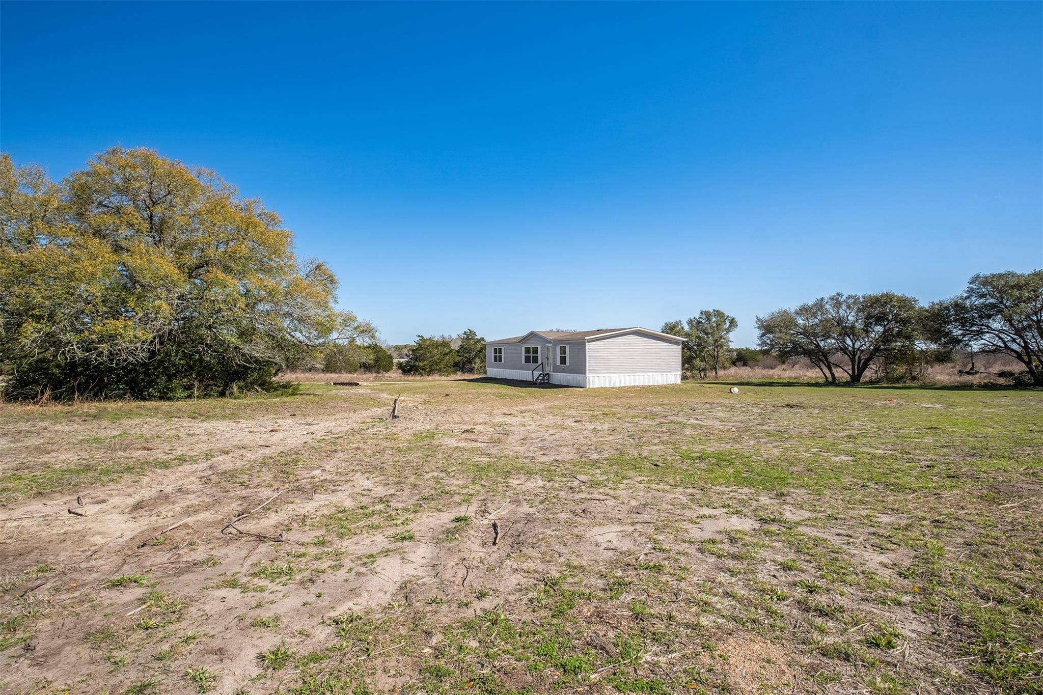 Flatonia, TX 78941,1139 E Old Hallettsville RD