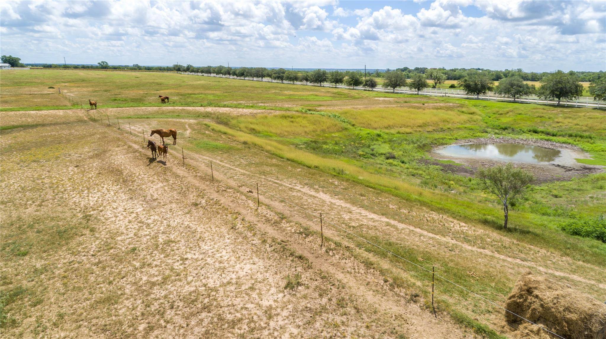 La Vernia, TX 78121,404 Annies LN