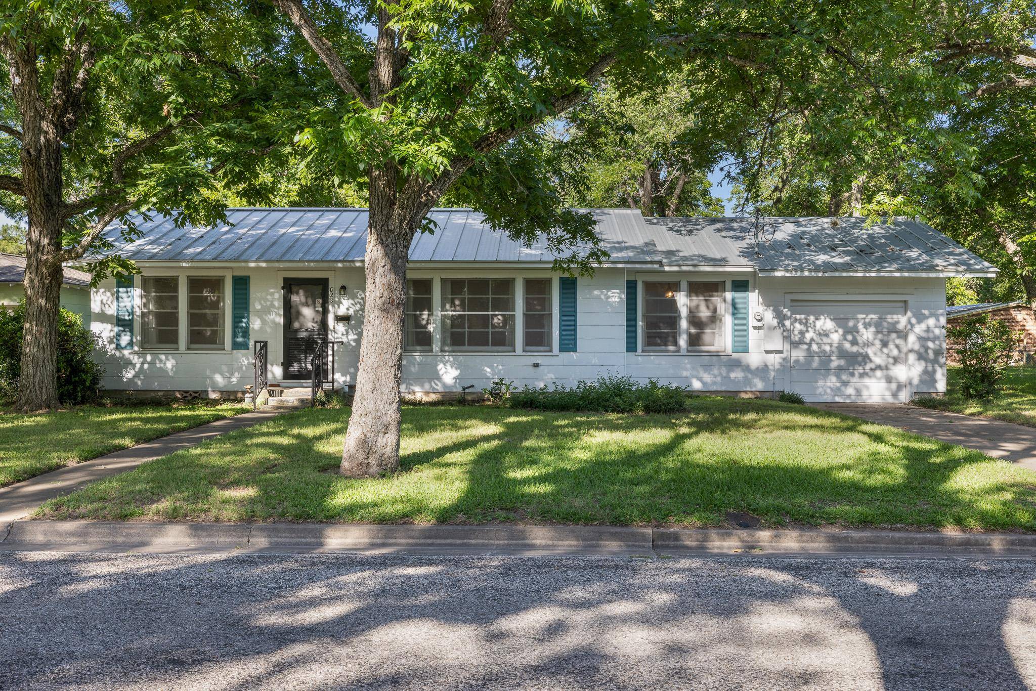 La Grange, TX 78945,628 S Madison ST
