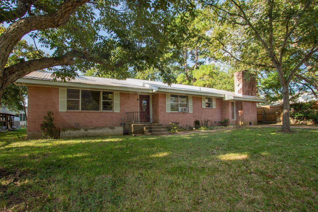 Smithville, TX 78957,403 4th Ave