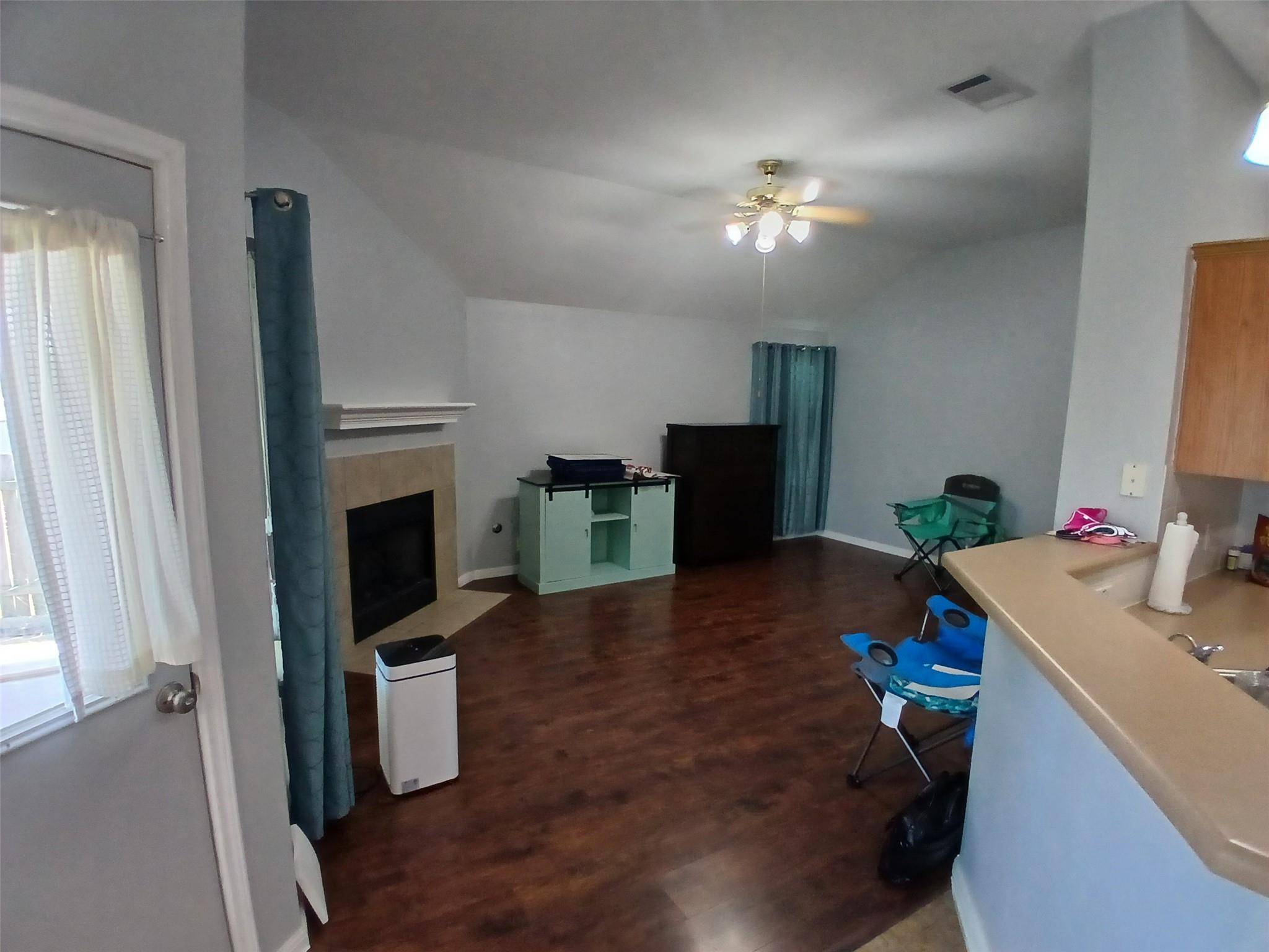 Hutto, TX 78634,206 Saint Marys DR