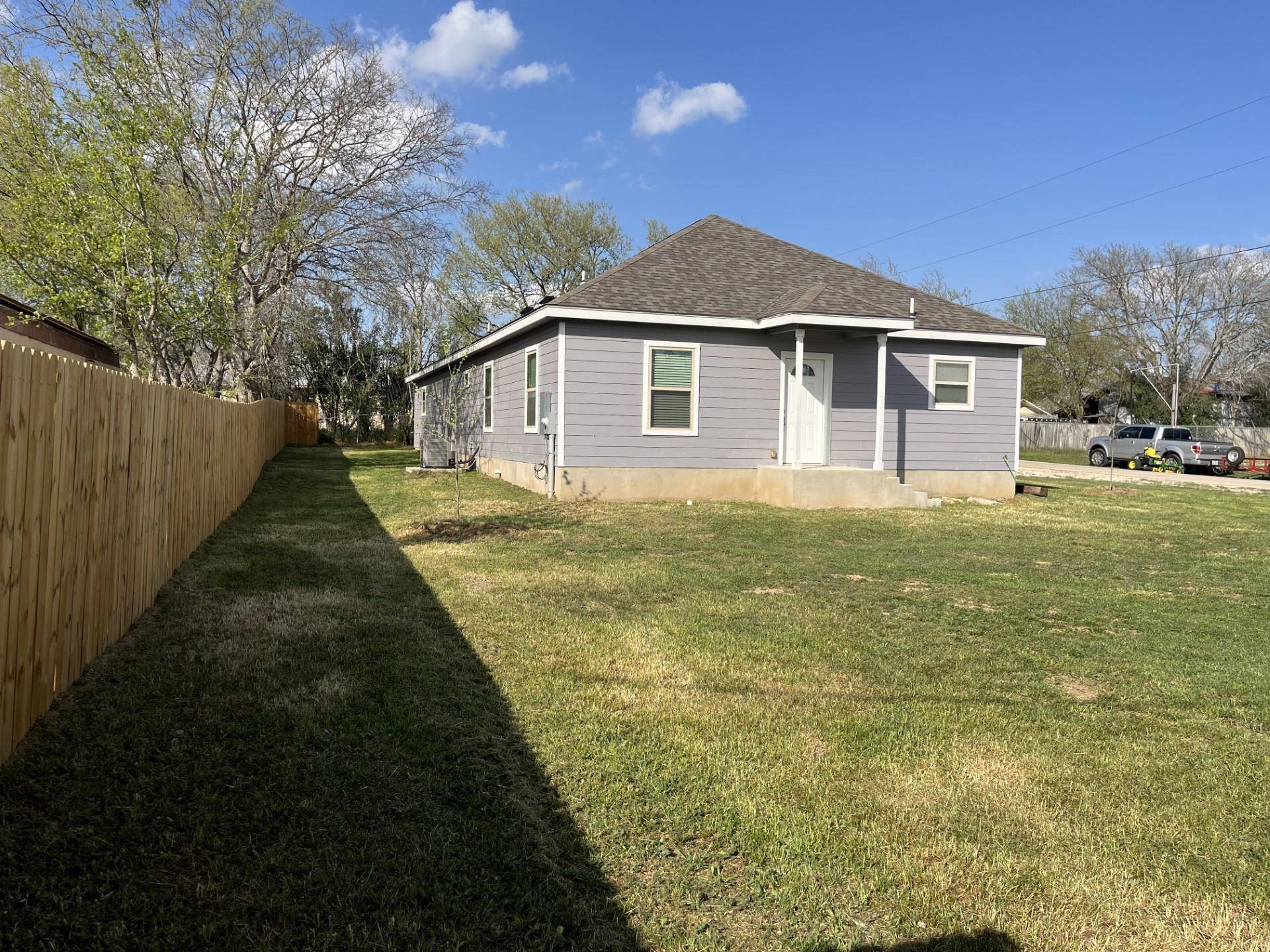 Blanco, TX 78606,810 2nd ST E