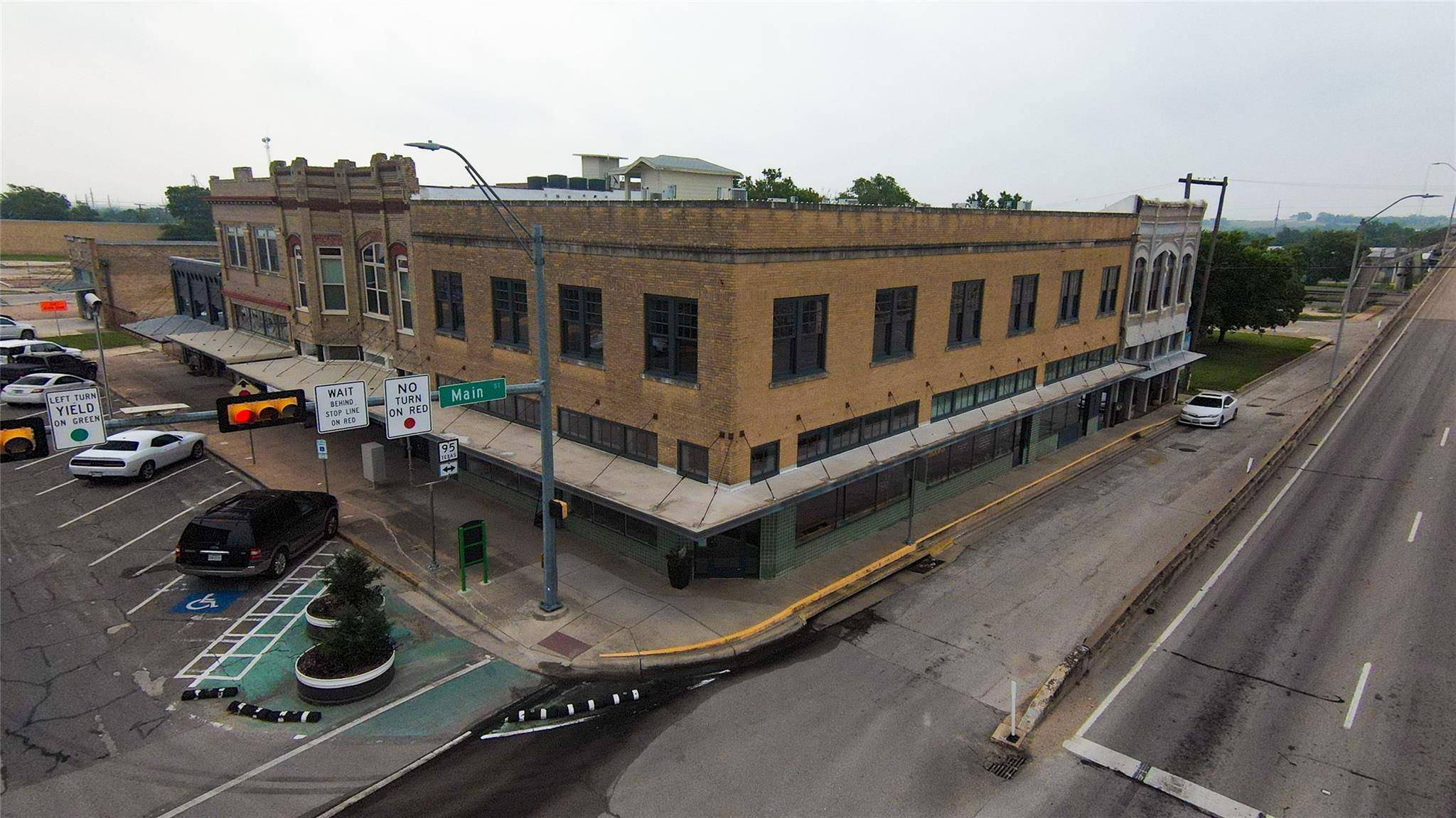 Taylor, TX 76574,102 E 2nd ST #205