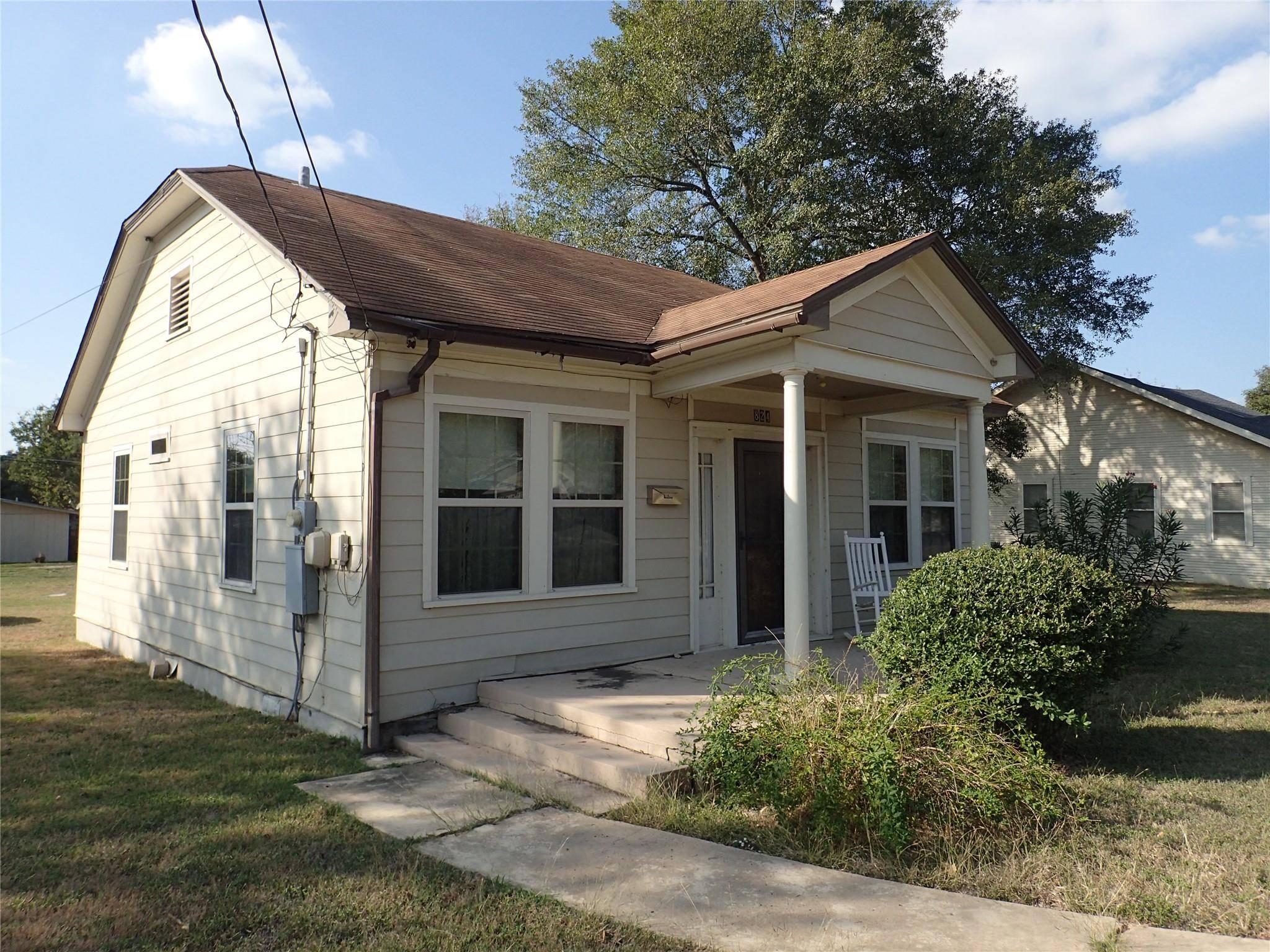 Luling, TX 78648,824 S Laurel Ave