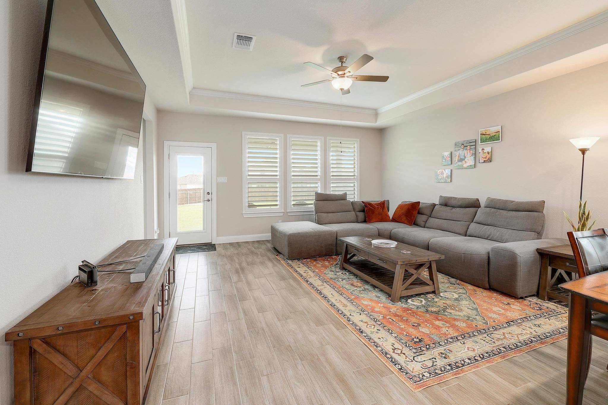 Liberty Hill, TX 78642,529 Compania CV