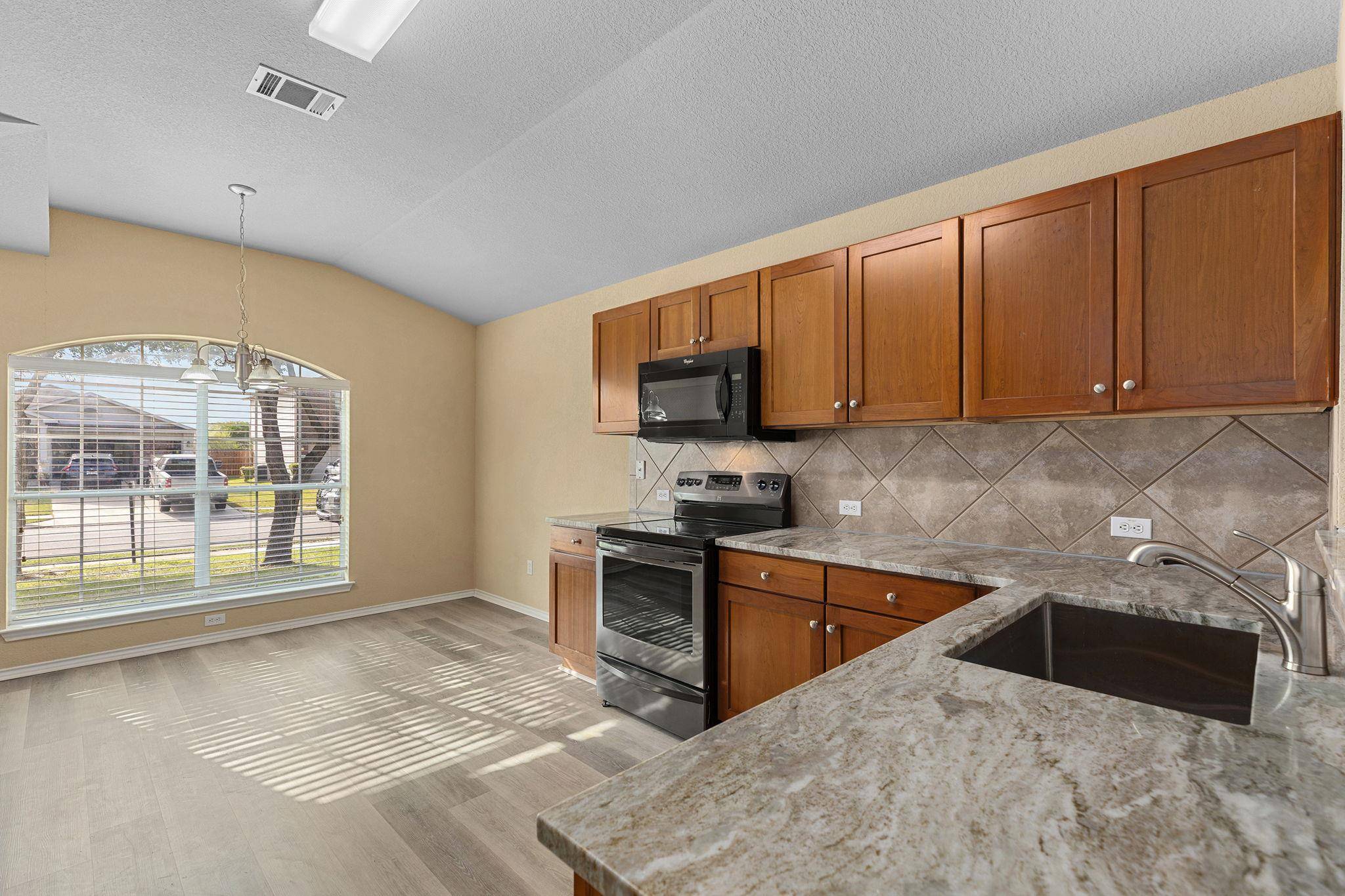 Hutto, TX 78634,341 NW Altamont ST