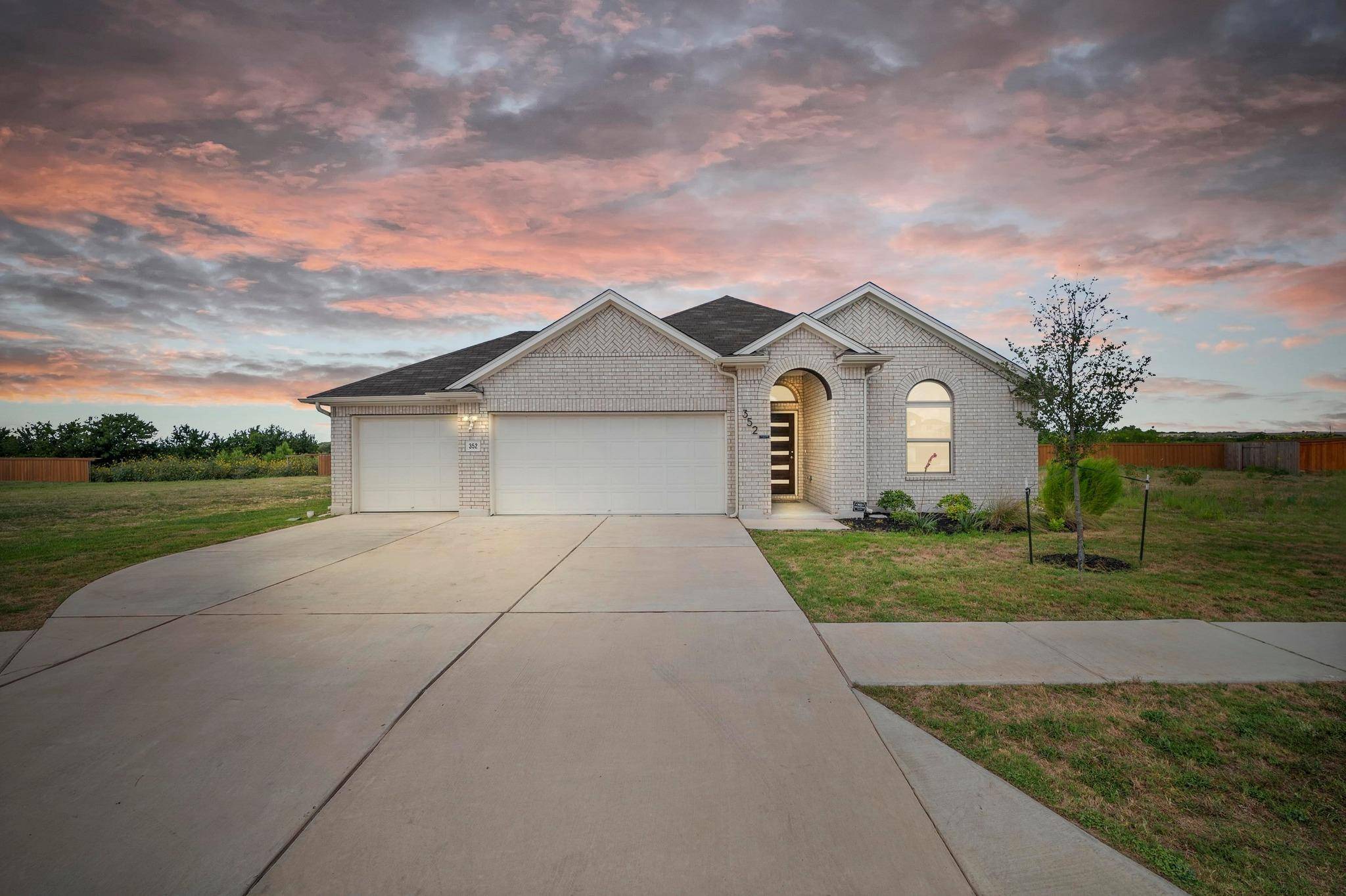 Kyle, TX 78640,352 Backstays LOOP