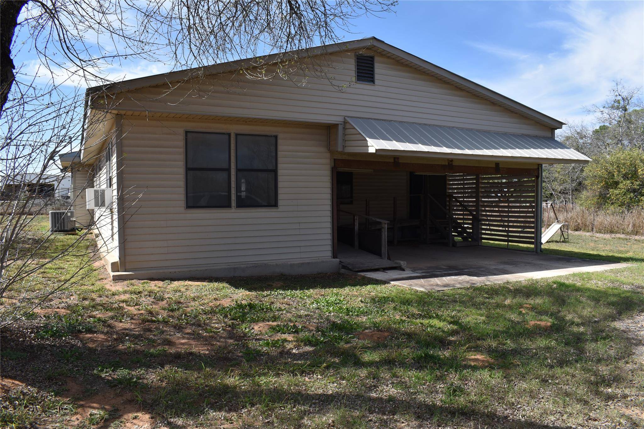 Jourdanton, TX 78026,3200 N State Highway 16