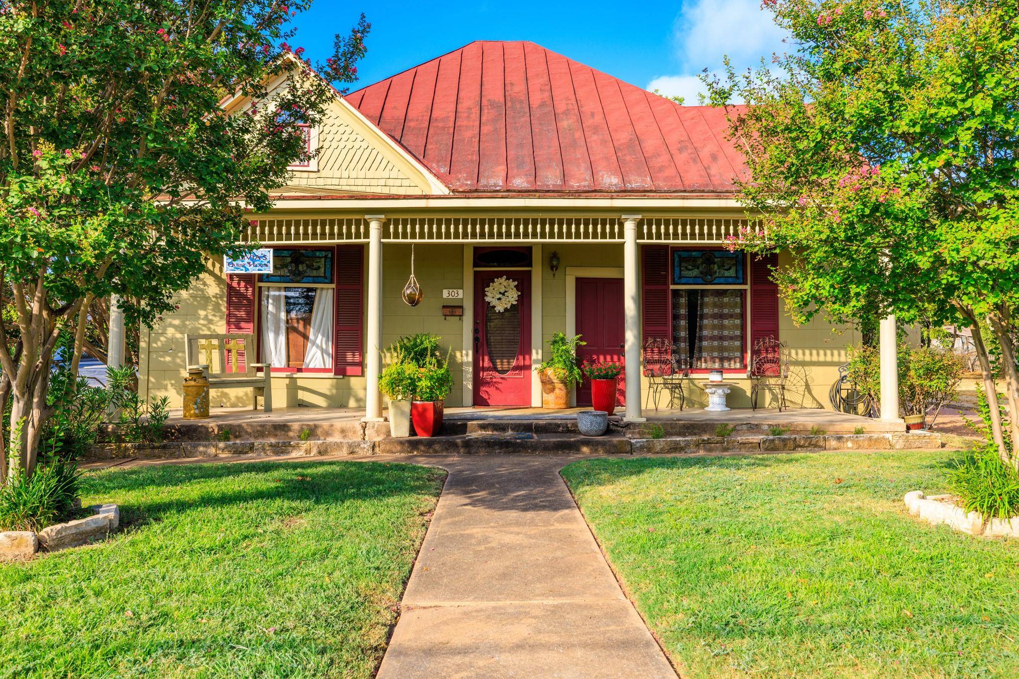 Fredericksburg, TX 78624,303 W Austin ST