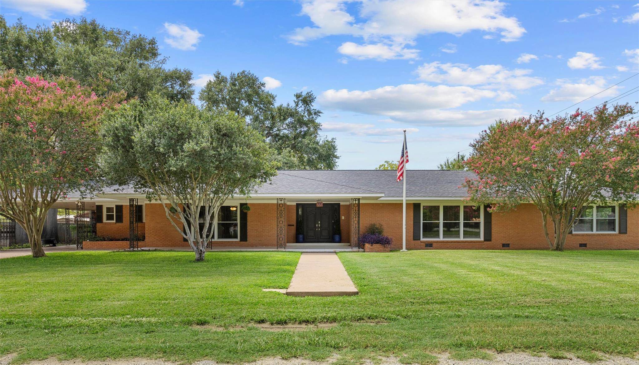 Smithville, TX 78957,Address not disclosed
