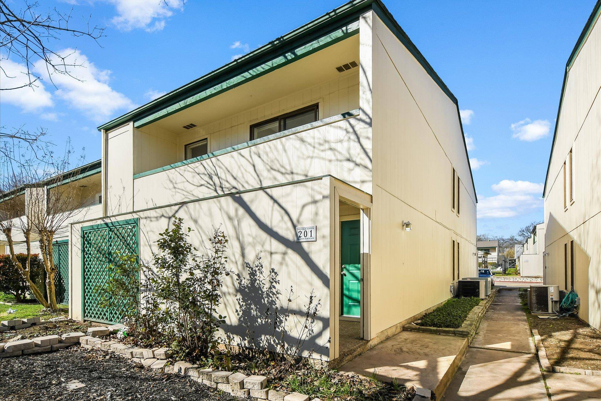 Austin, TX 78736,6718 Silvermine DR #201