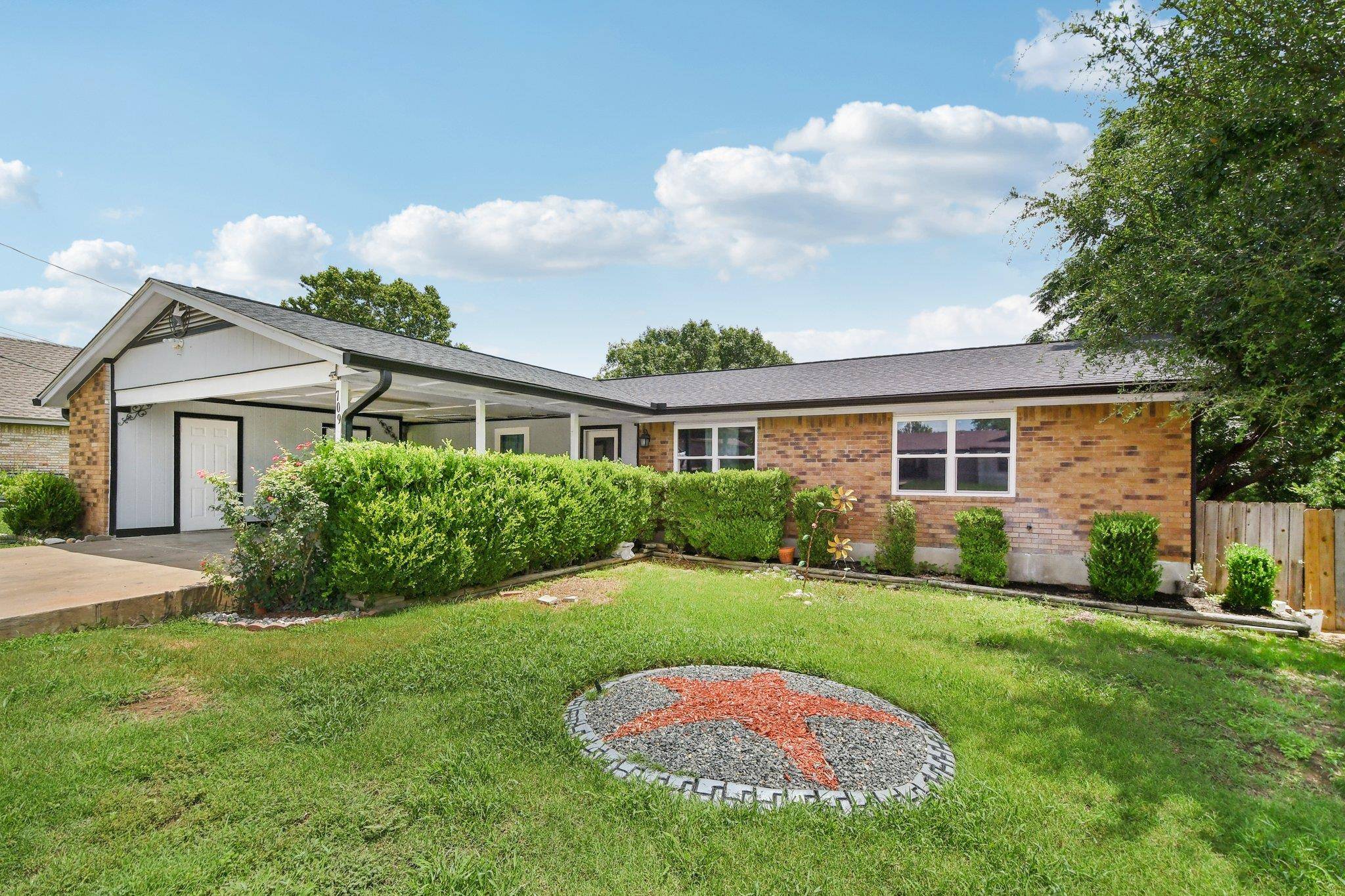 Burnet, TX 78611,709 Harvey Ave