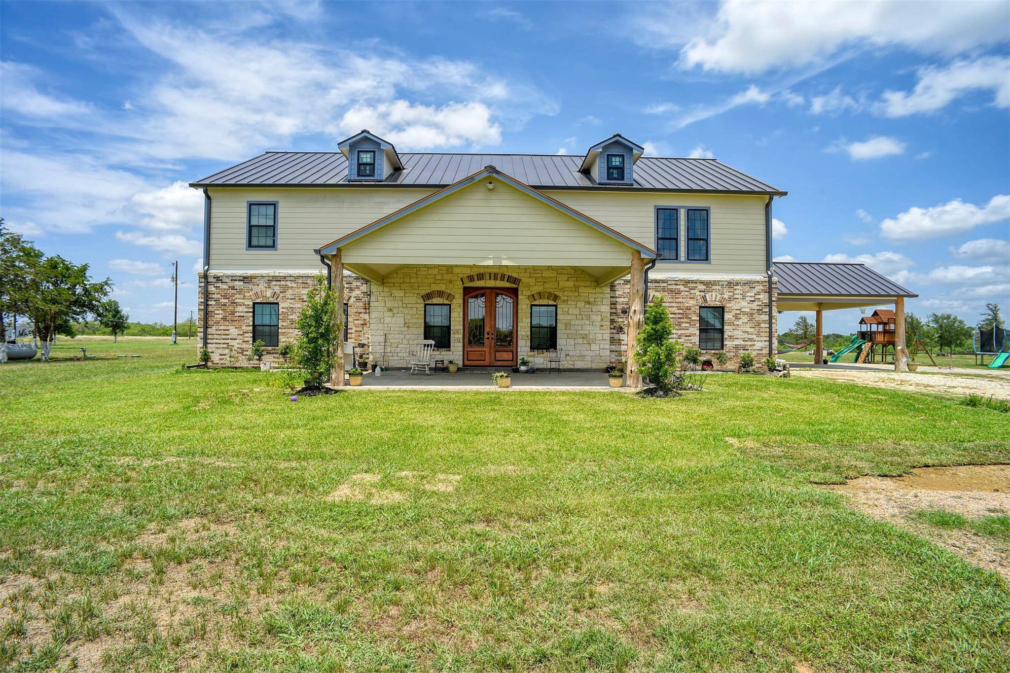 Waelder, TX 78959,626 Sparta Field RD