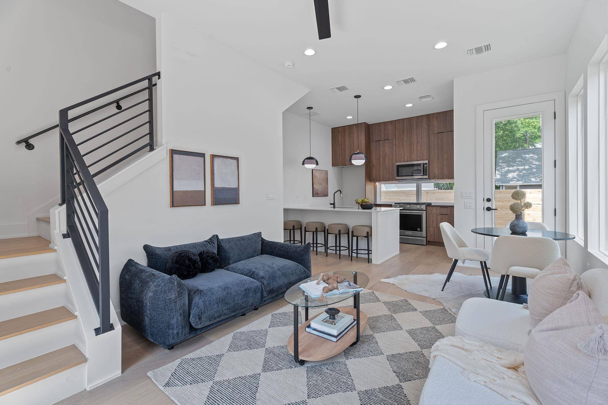 Austin, TX 78702,52 Robert T Martinez Jr ST