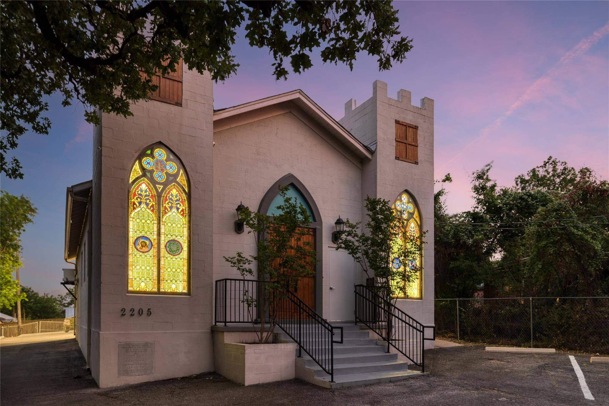 Austin, TX 78702,2205 E 12th ST