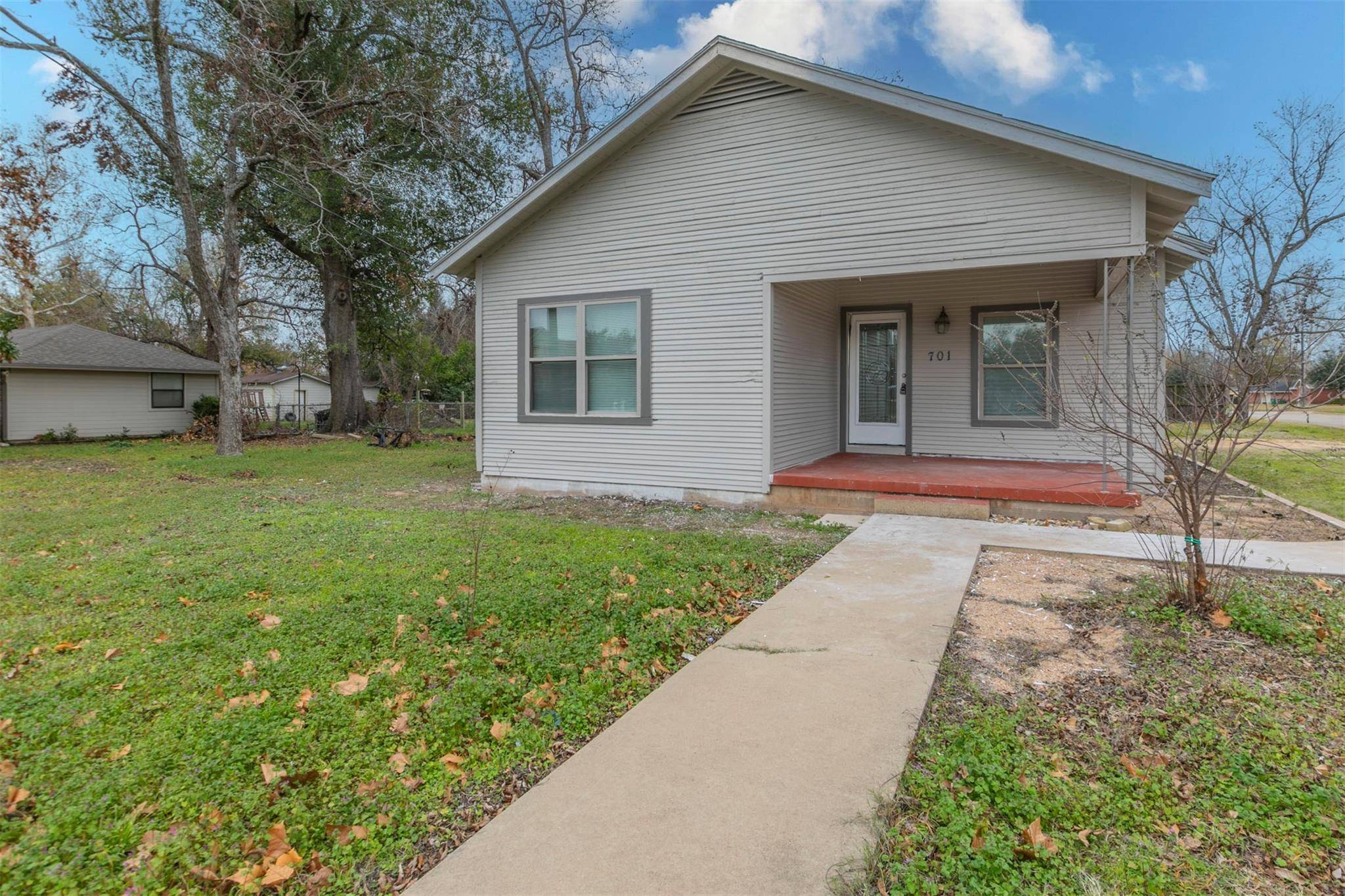 Cameron, TX 76520,701 E 15th ST