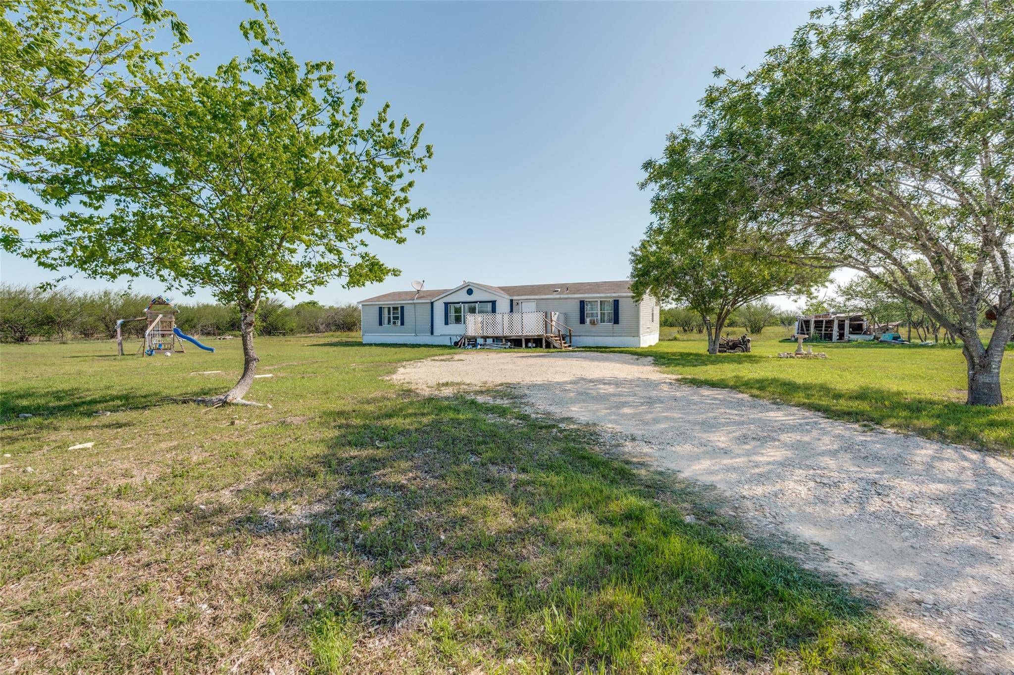 Maxwell, TX 78656,253 Martindale Lake RD