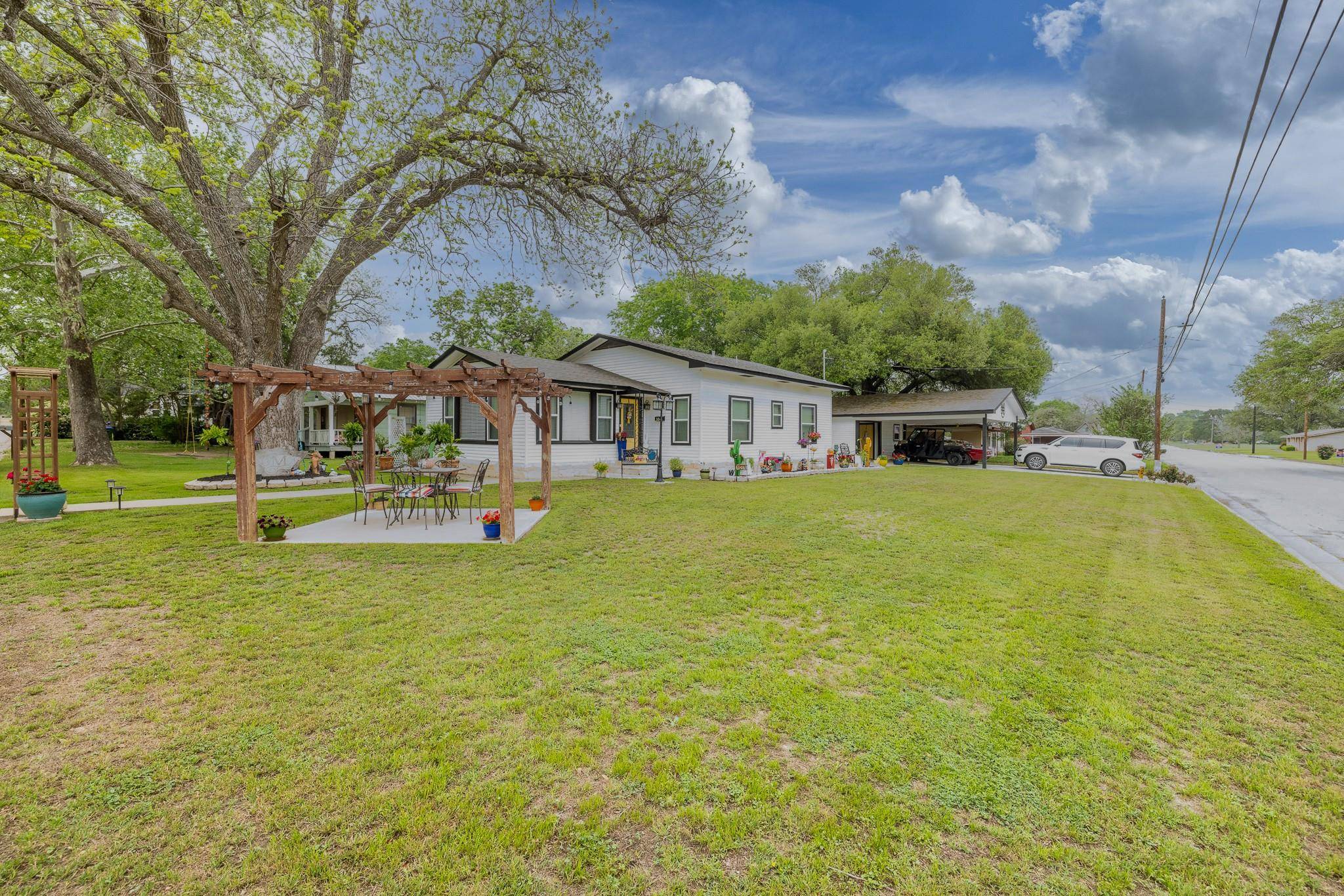 Gonzales, TX 78629,104 N Bright ST