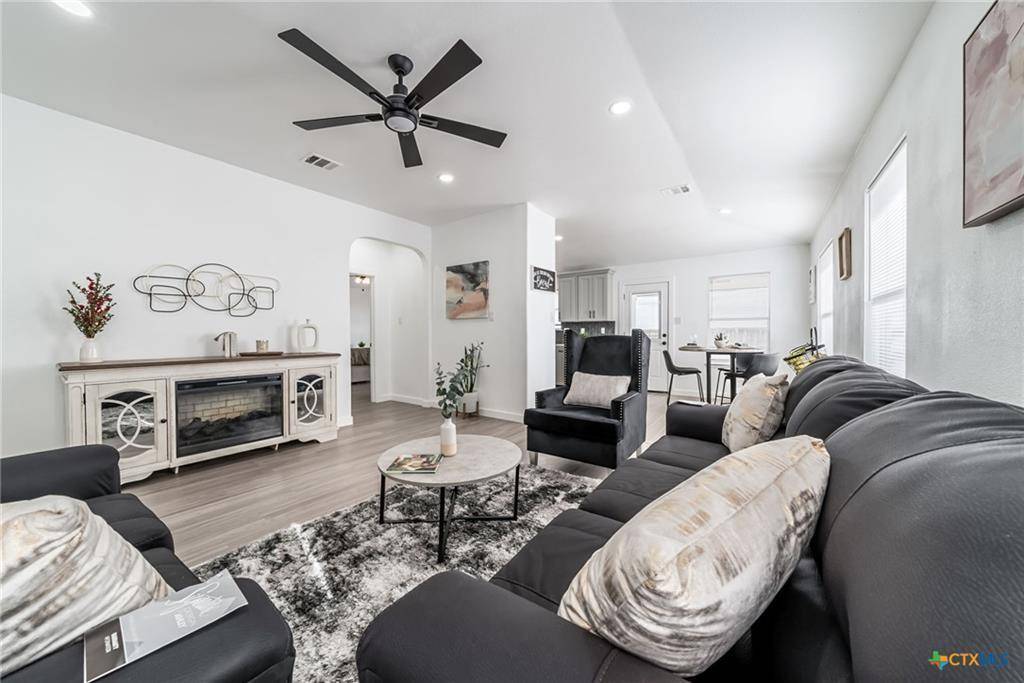 New Braunfels, TX 78130,356 Hummingbird DR