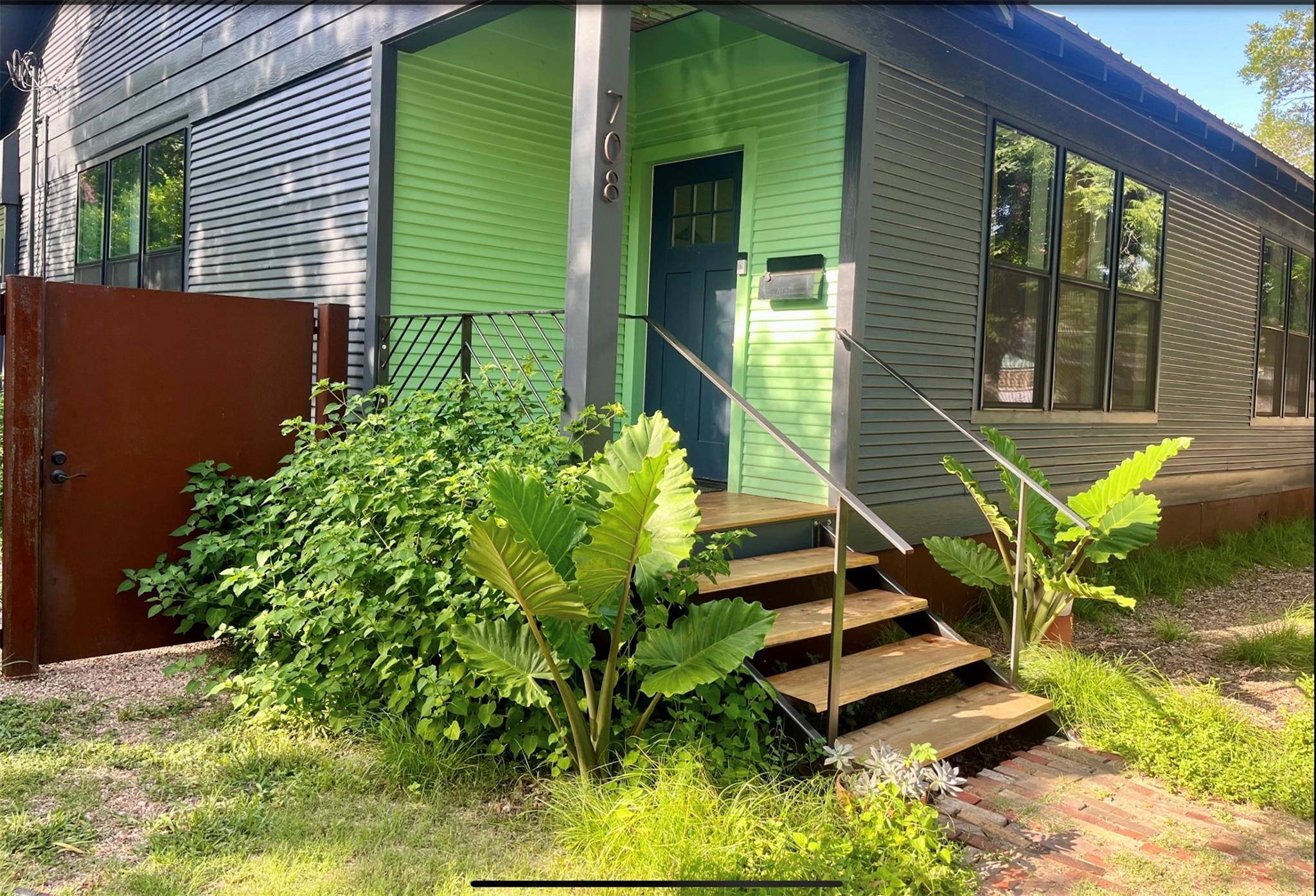 Lockhart, TX 78644,708 W Prairie Lea ST