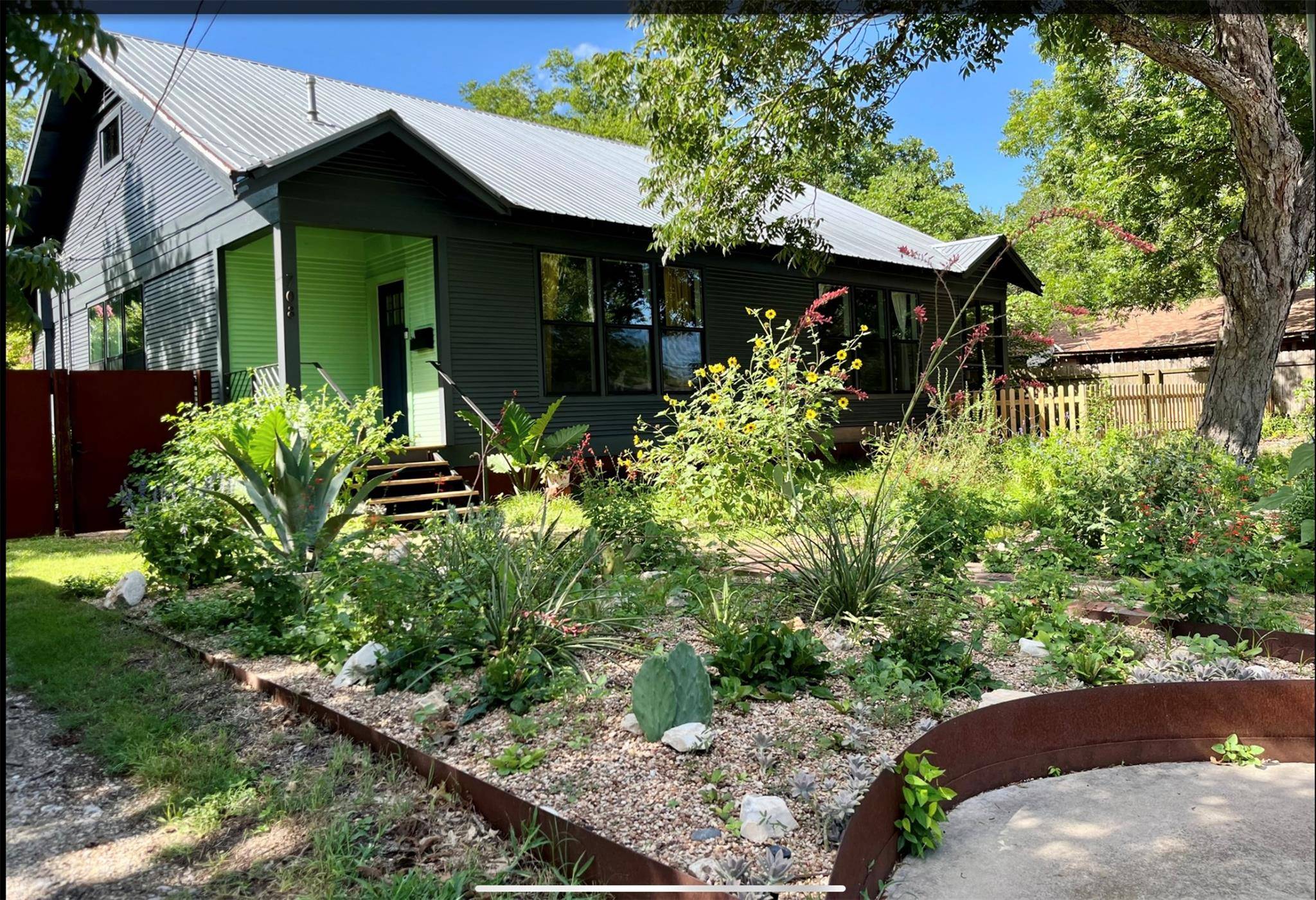 Lockhart, TX 78644,708 W Prairie Lea ST