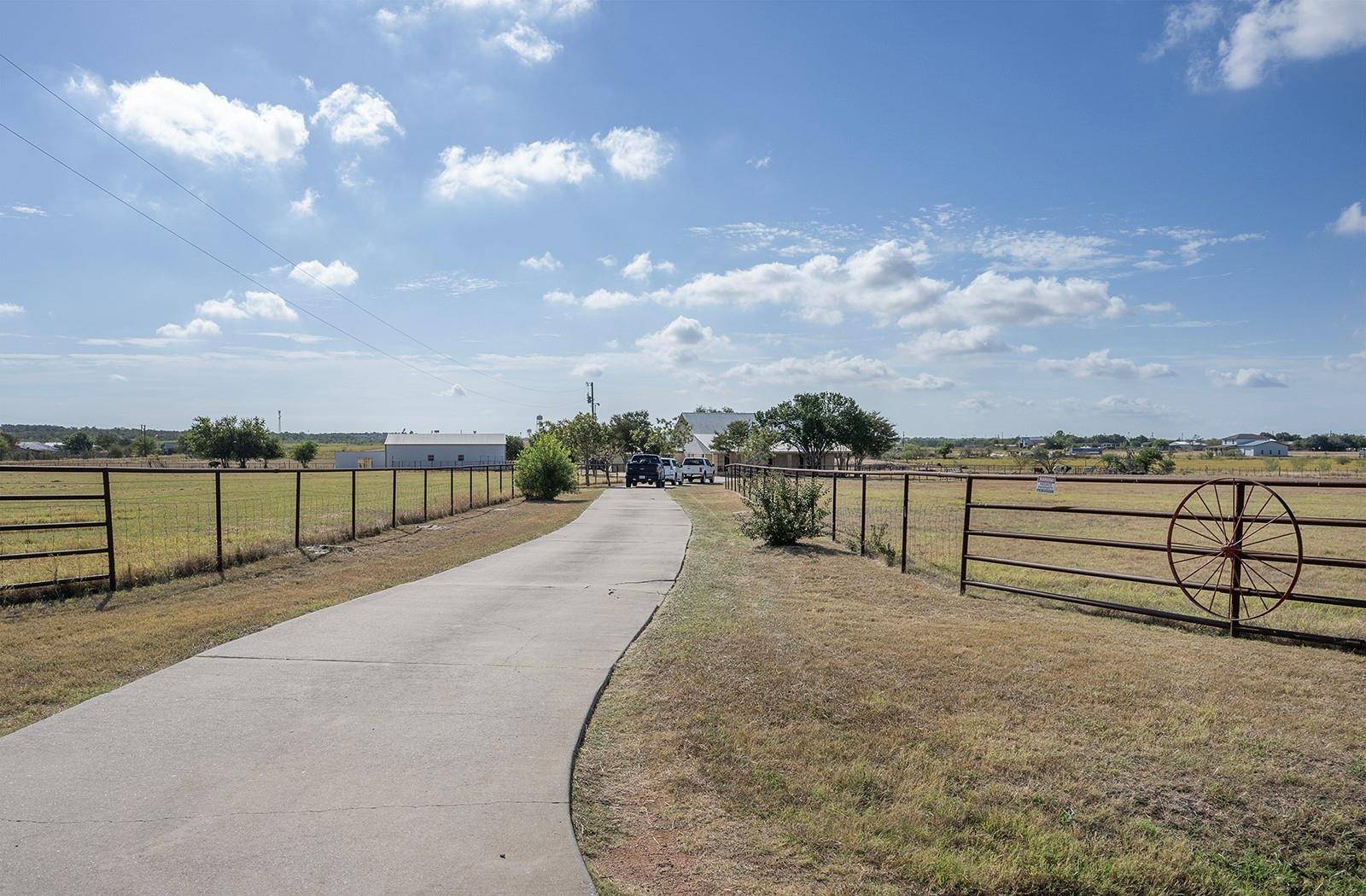 Jarrell, TX 76537,1833 County Road 305