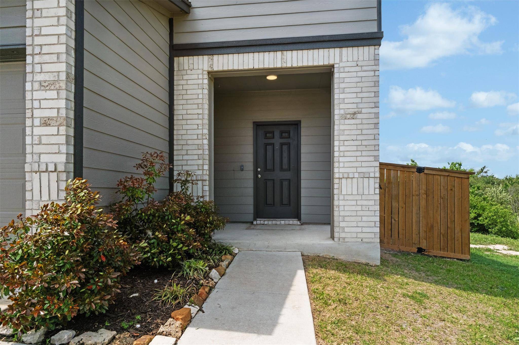 Jarrell, TX 76537,925 Yellow Ribbon CV