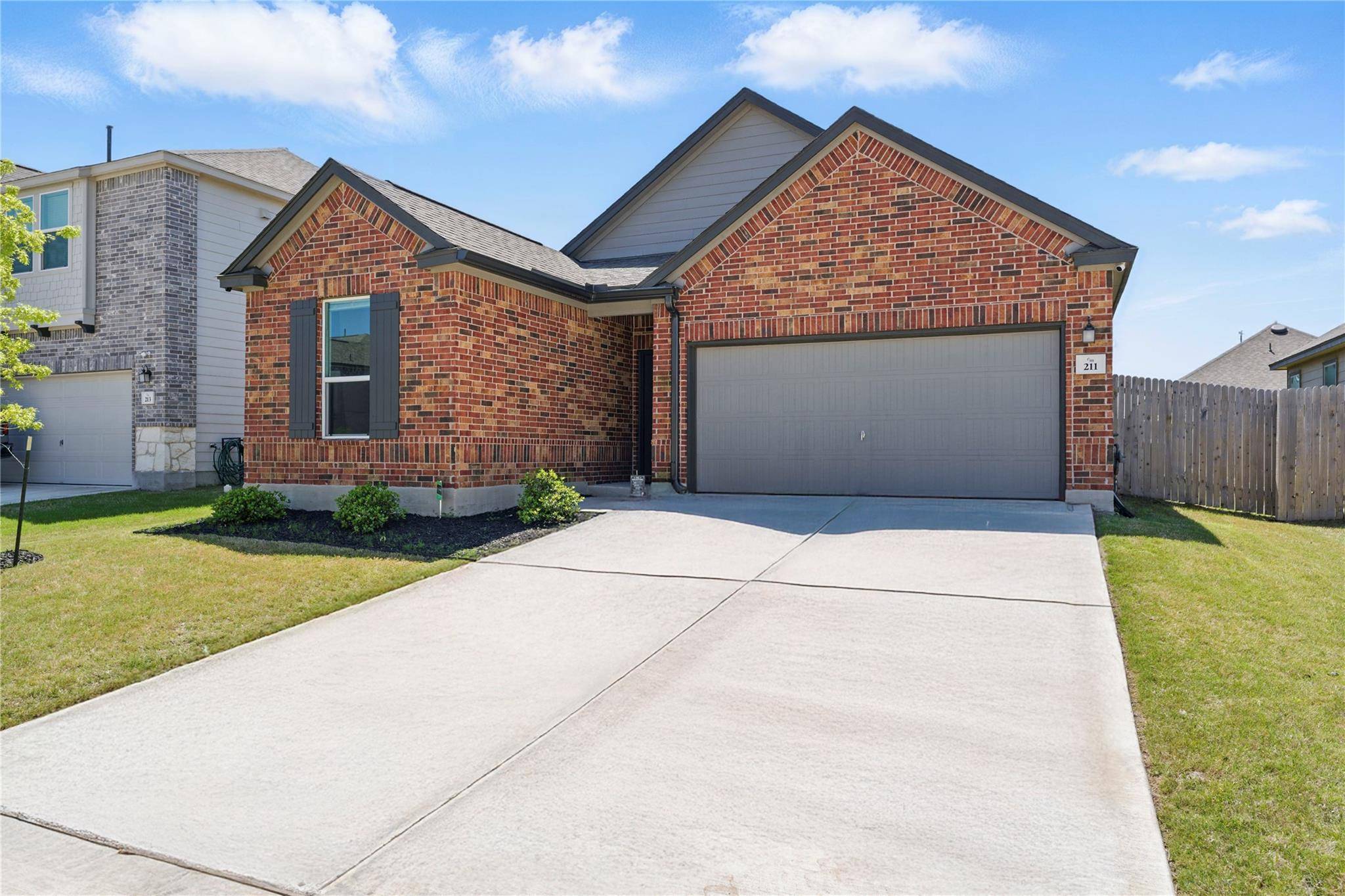 Lockhart, TX 78644,211 Summit DR