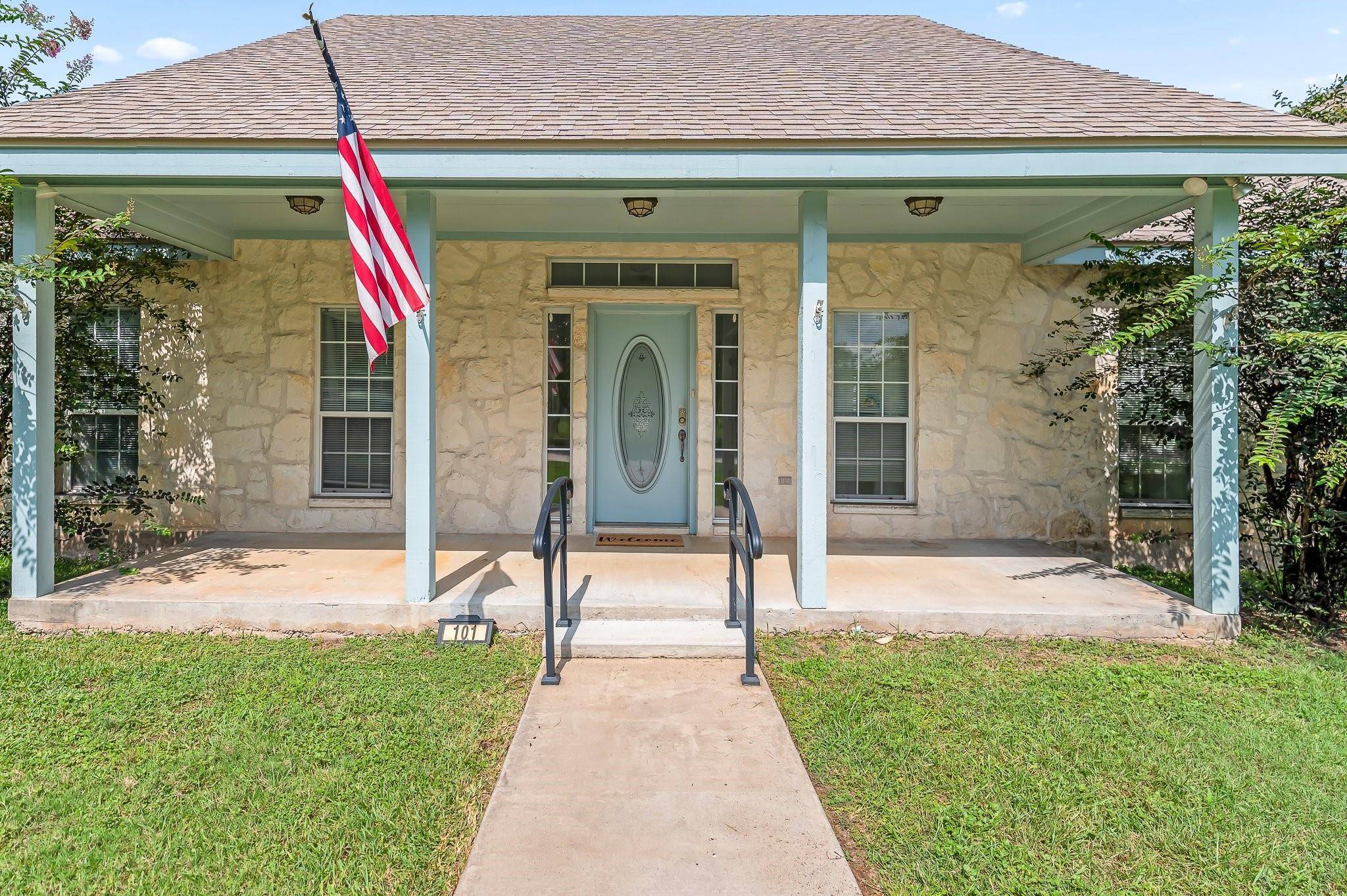 Burnet, TX 78611,101 Dallas DR