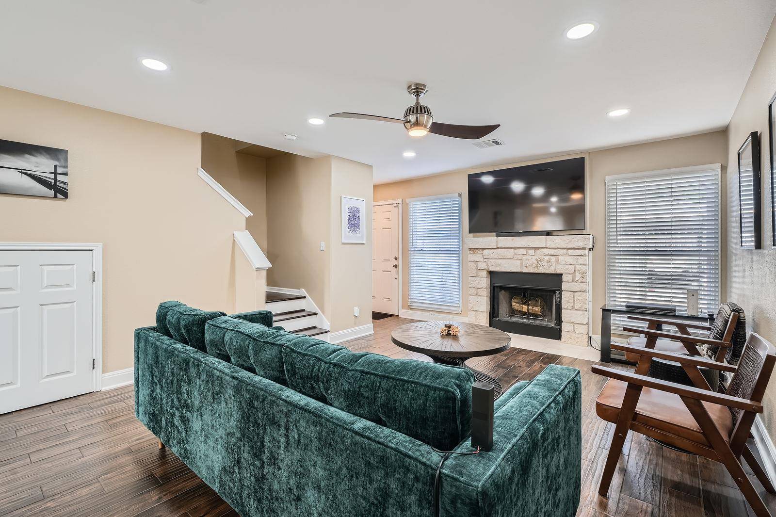 Austin, TX 78741,6900 E Riverside DR #6
