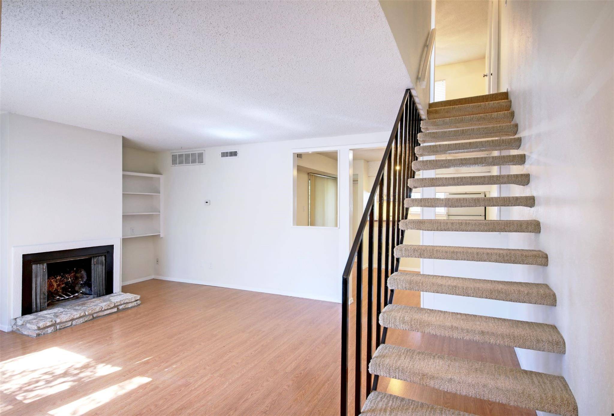 Austin, TX 78731,6910 Hart LN #506