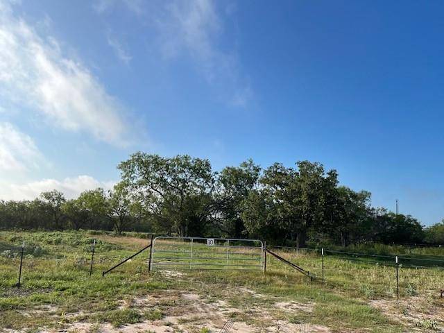 Gonzales, TX 78629,88 Cowboy LN